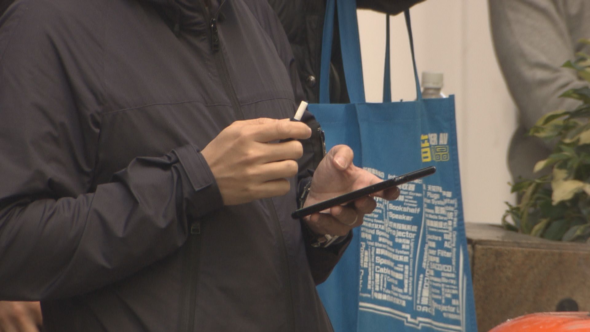 禁食電子煙新例明日生效　控煙辦：已跟深圳合作在各口岸加強宣傳提醒旅客