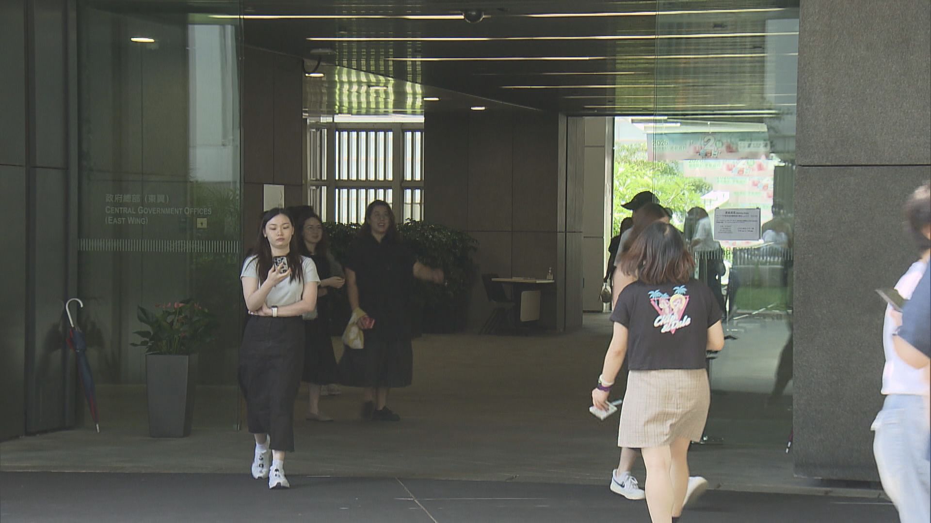 政府提出公務員劃一加薪2%　楊何蓓茵稱已考慮宏福苑因素