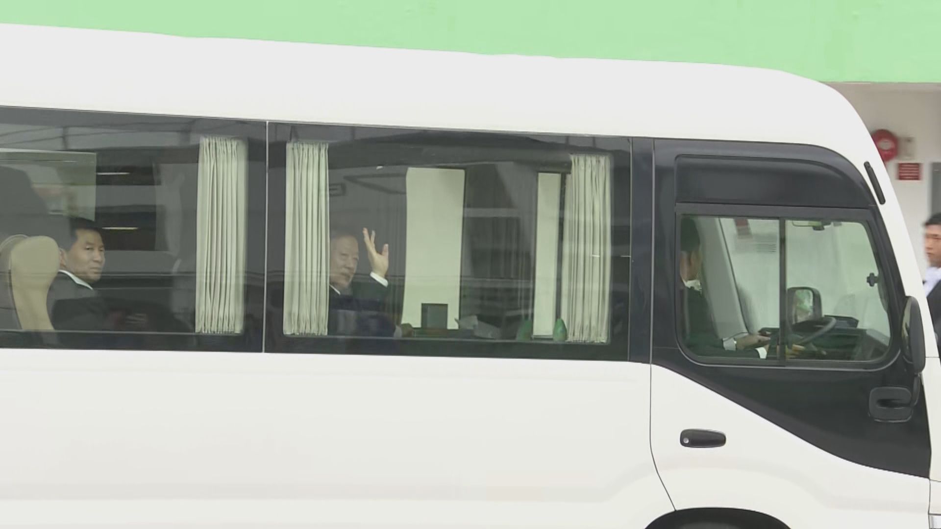 港澳辦主任夏寶龍抵港考察調研　視察攸壆路簡約公屋