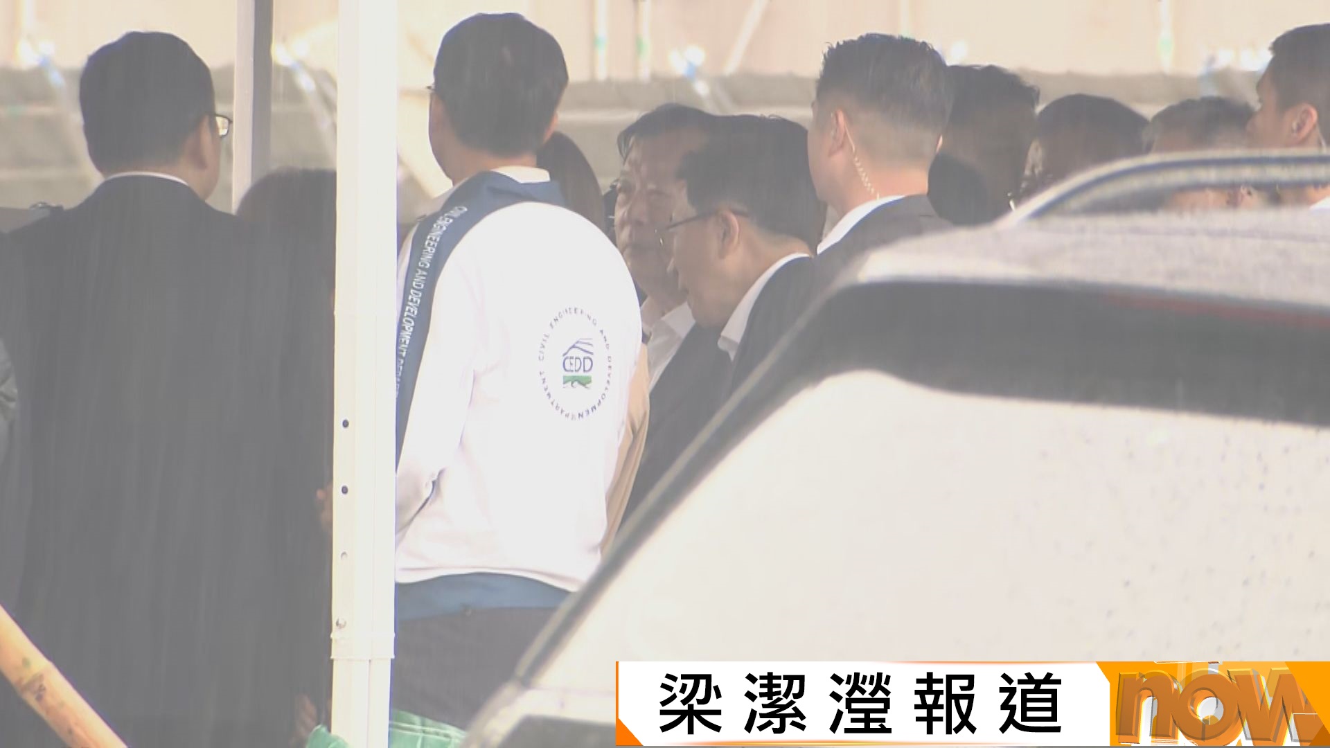 夏寶龍到元朗探訪簡約公屋住戶　視察上水公屋地盤及古洞站
