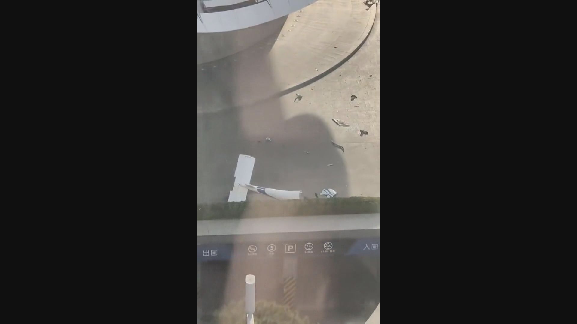 北京摩天大樓疑遭小型飛機撞擊受損