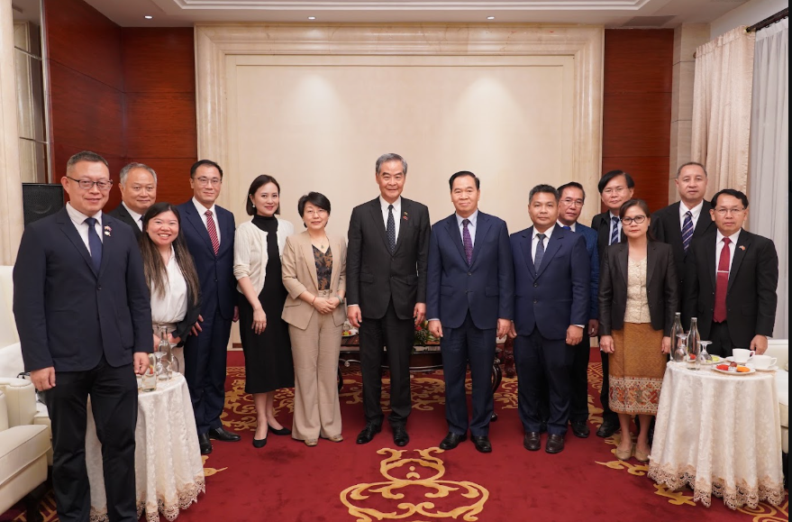 梁振英晤老撾副總理及衞生部長　老中鐵路總部舉辦登革熱防控專題講座