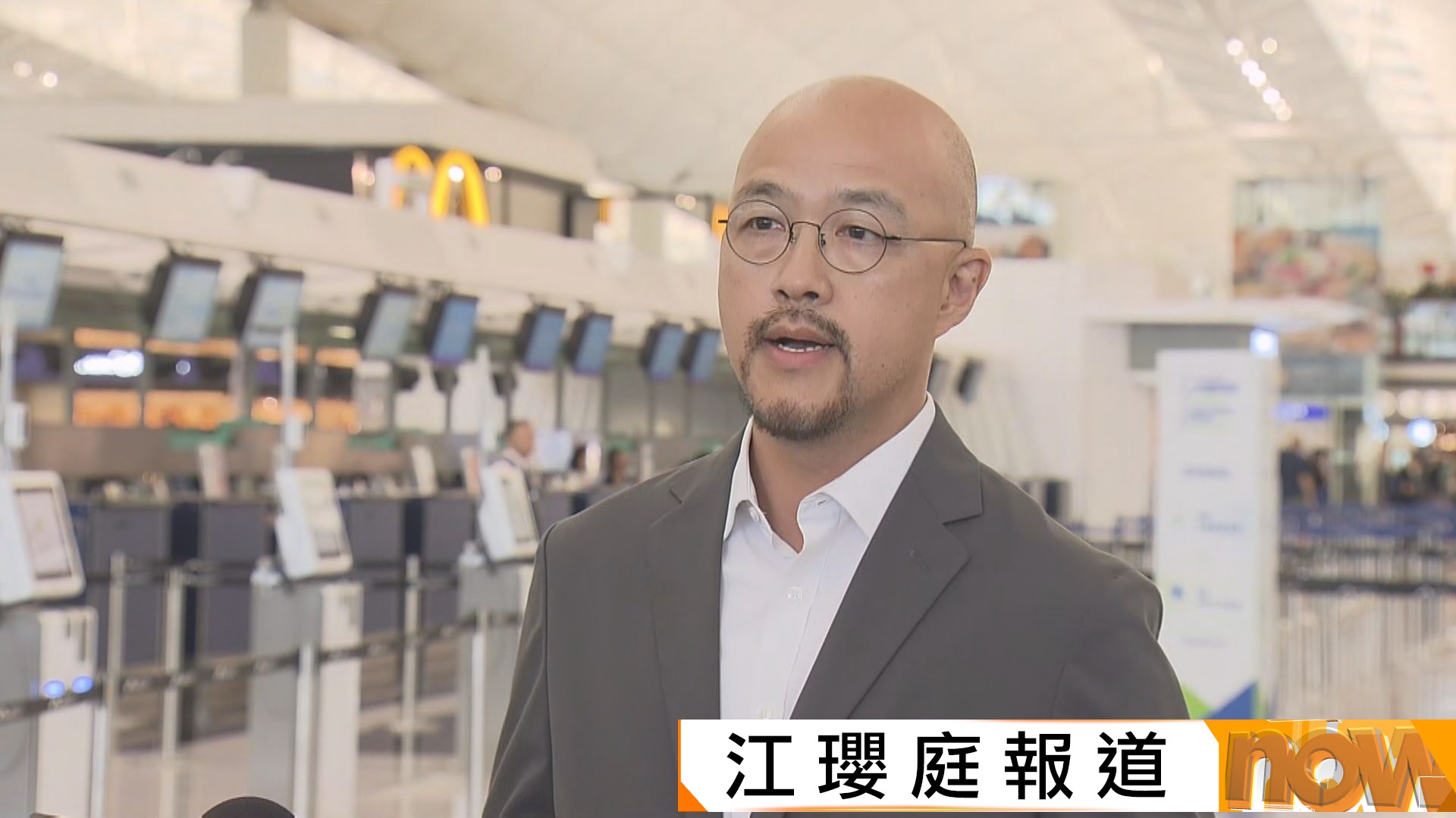 打風．紅霞襲港｜機管局：約360班機取消　料大部分航班中午後恢復