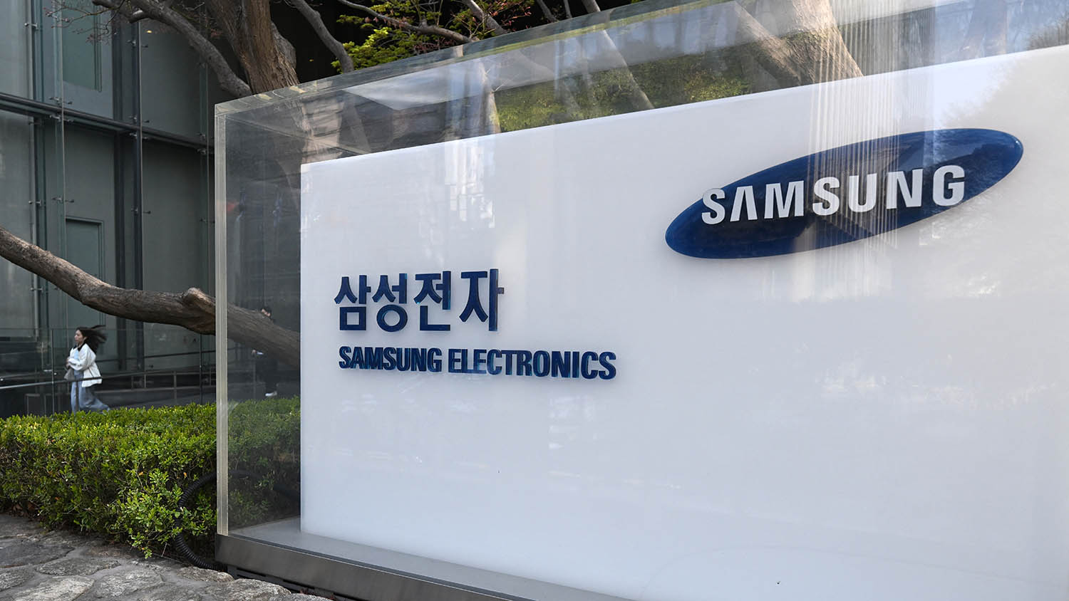 Samsung步台積電後塵　押後引入ASML High NA光刻機　1 nm 製程2030年先有！