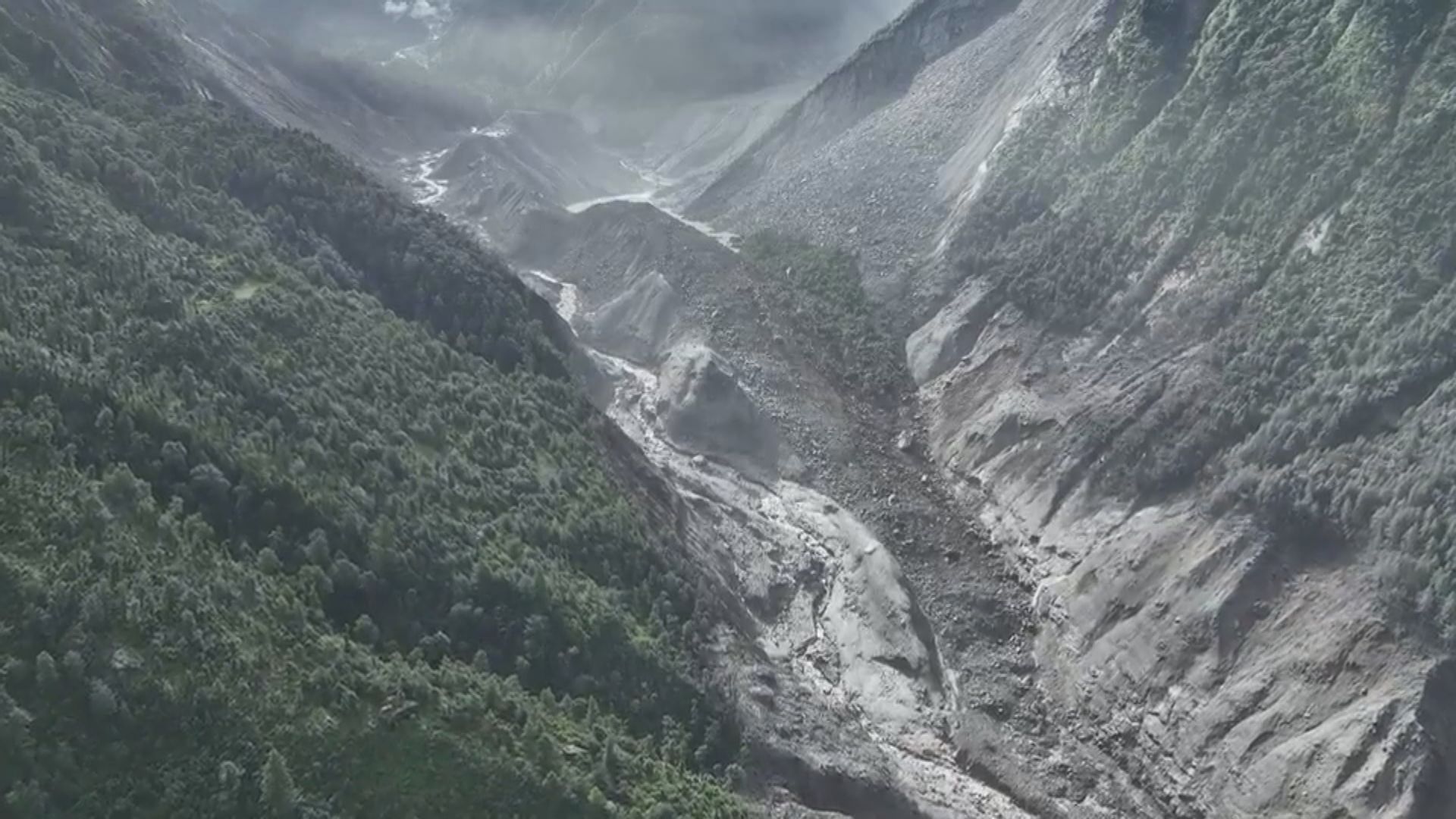 中尼邊境泥石流｜西藏暫有3人遇難逾550人失蹤　入境處指暫未接獲港人求助(王偉邦報道)