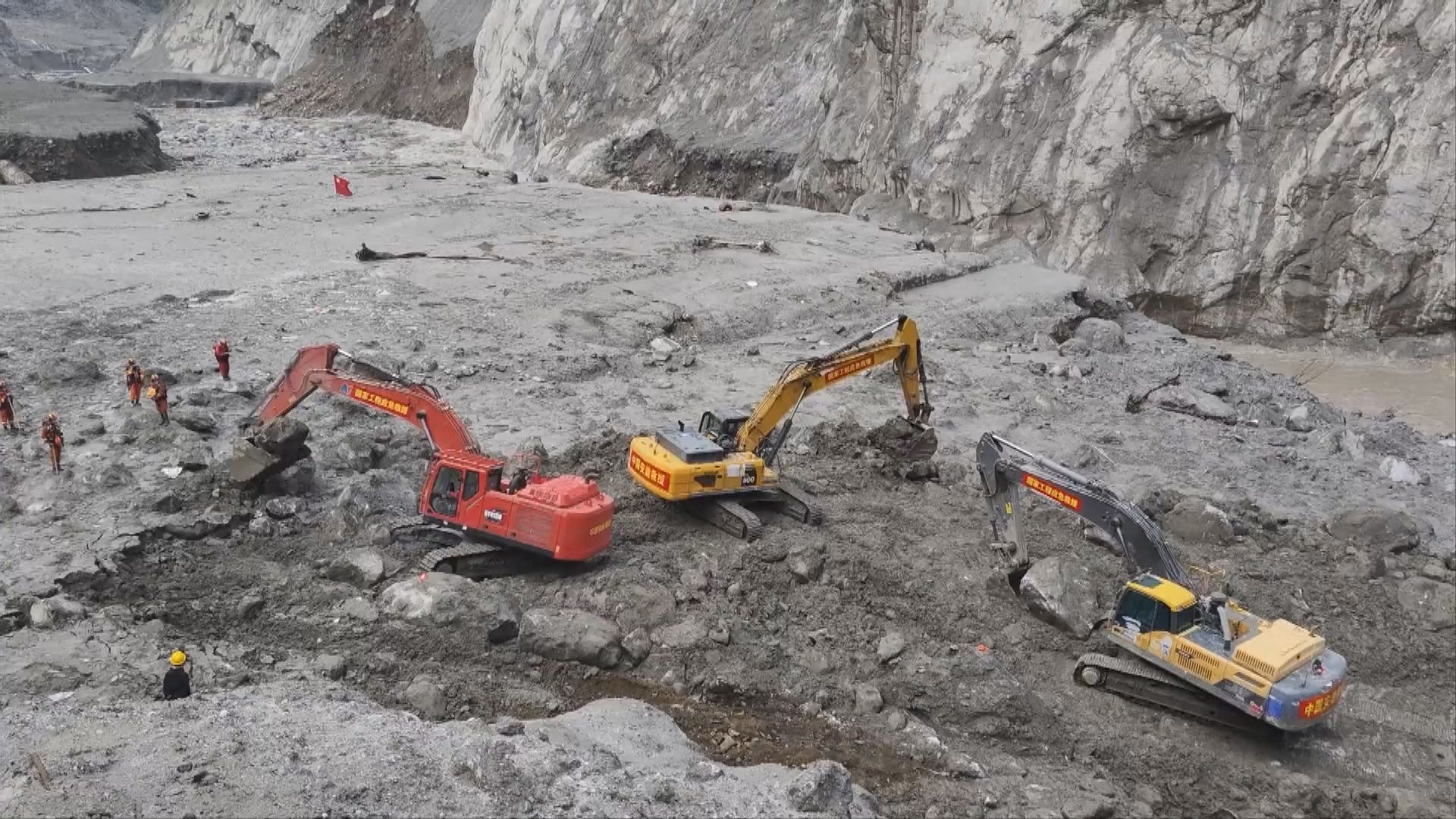 中尼邊境泥石流｜通往吉隆口岸救援通道搶通　大型機械進入核心區深層搜救