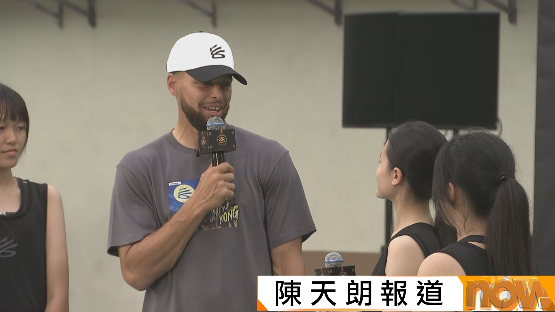 咖哩仔訪港｜史提芬居里到屯門一間中學交流　勉勵學生要每天努力求進