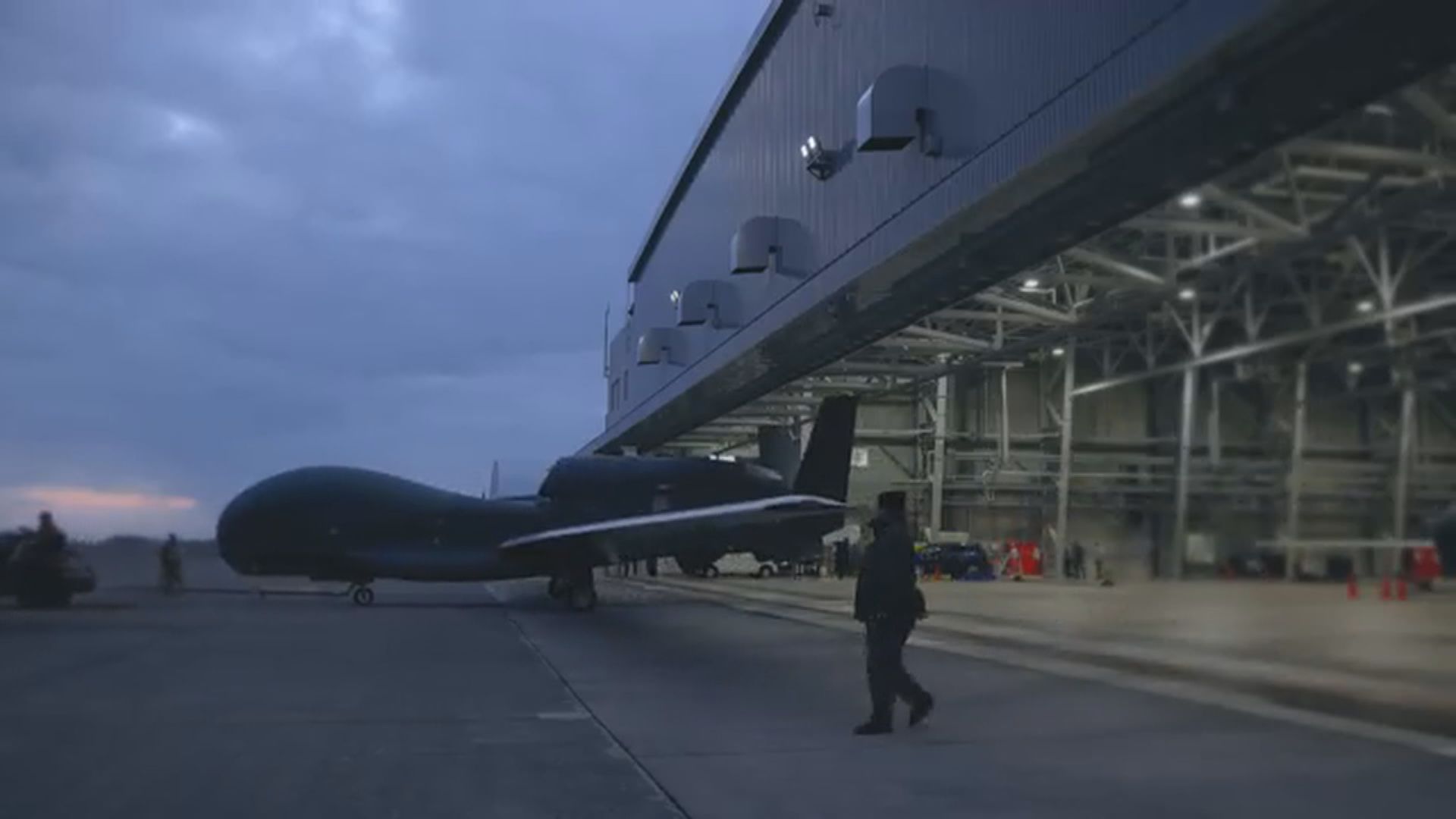 日本自衛隊一架全球鷹無人偵察機失蹤　料已墜毀