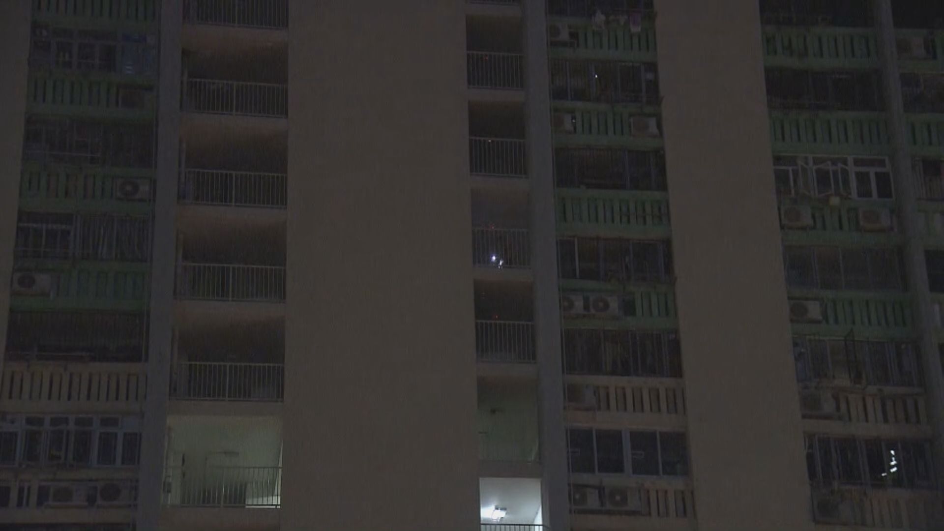 愛民邨保民樓電錶房冒煙　單位停電