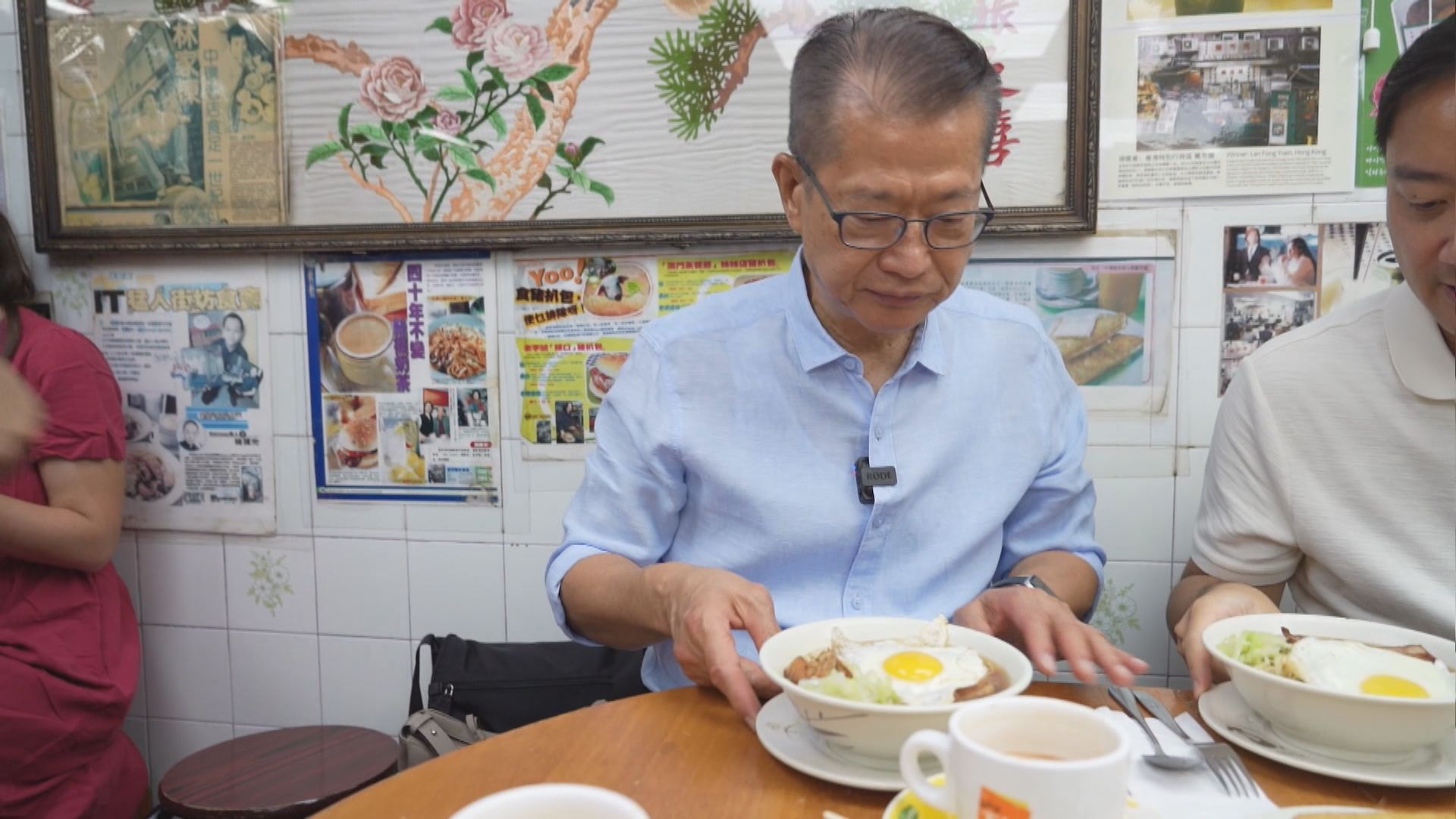 多名司局長享用國慶優惠　到食肆用餐以及在商店購物