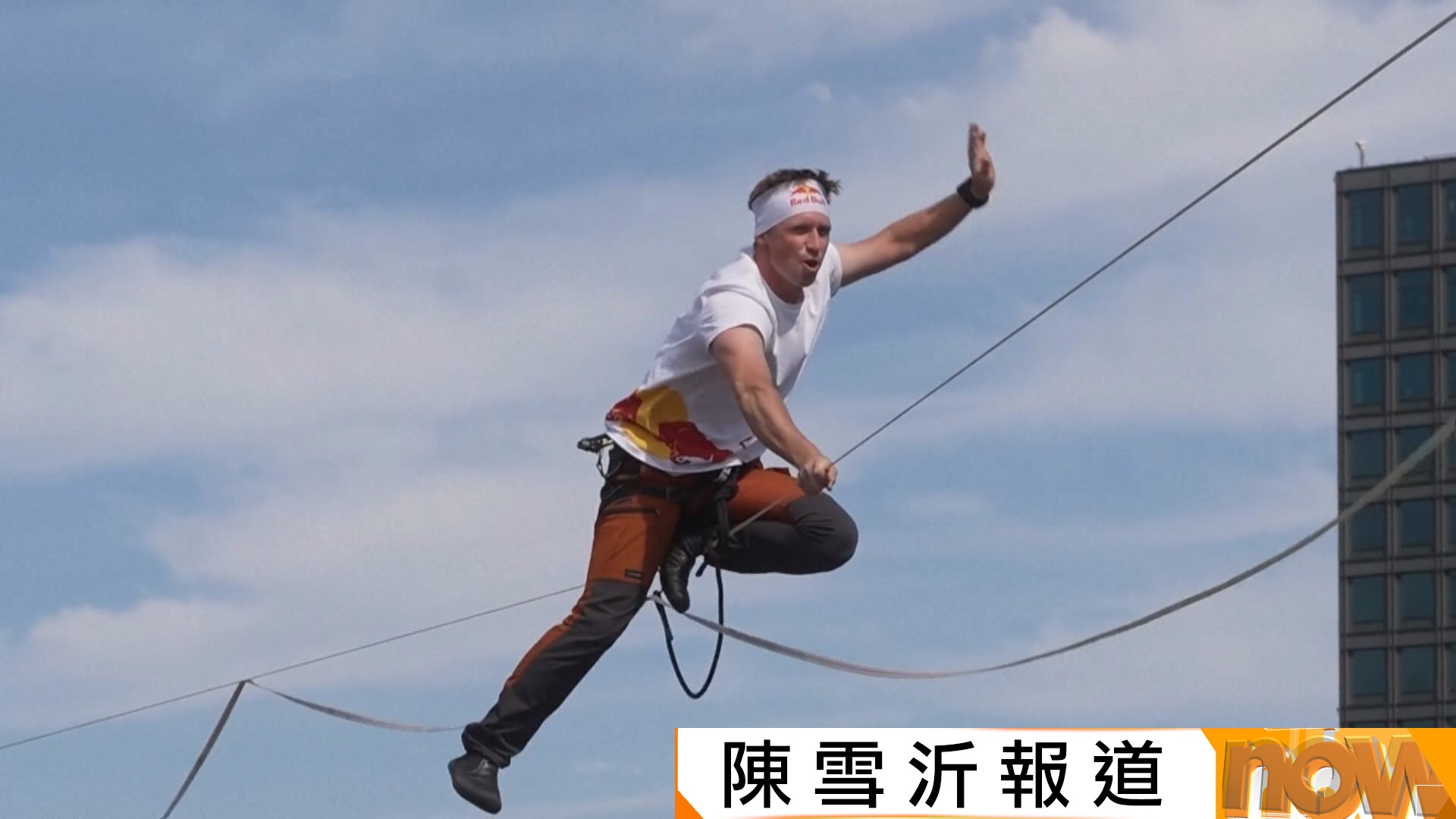 愛沙尼亞運動員完成南韓首場高空走繩表演　吸引約2萬人觀賞
