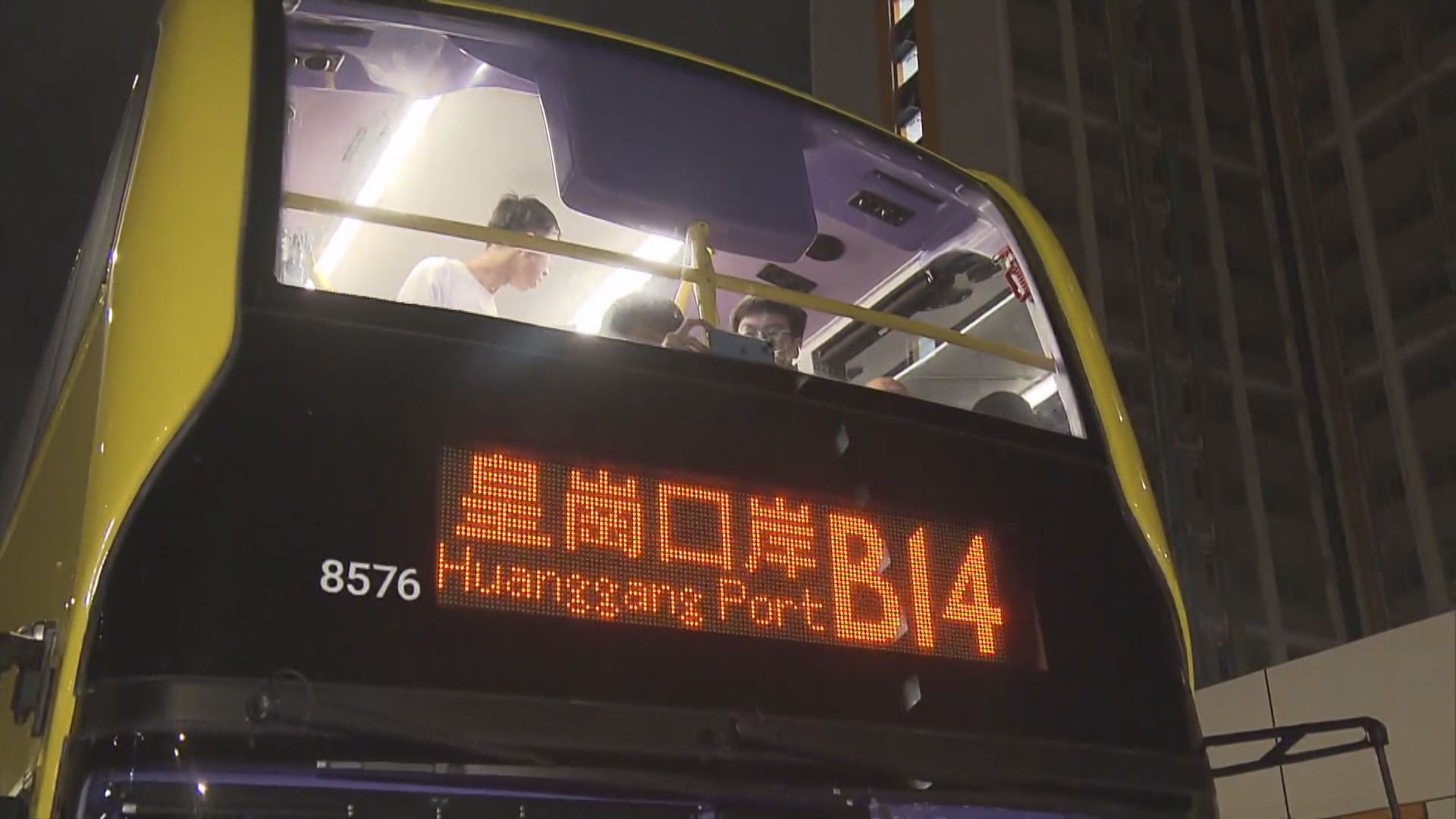 皇崗多條專營巴士路線開出頭班車