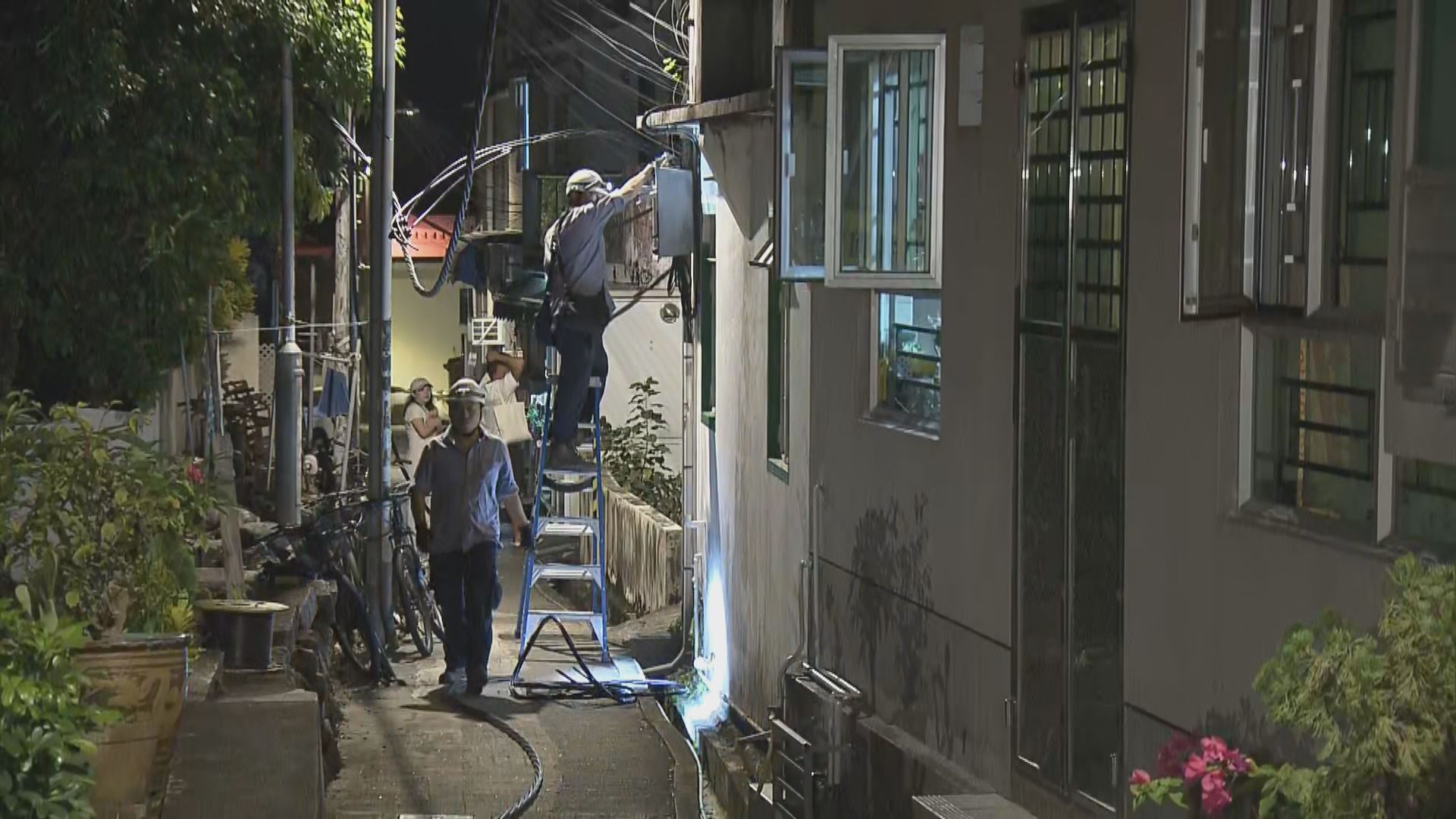 西貢沙角尾村一帶停電　中電派員搶修