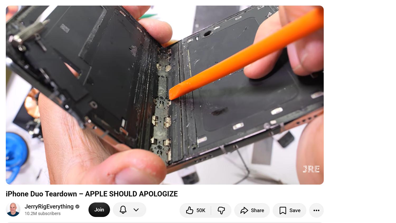JerryRigEverything 拆解 iPhone Duo揭鉸鏈結構隱患　質疑防塵能力　促蘋果提供長期保養