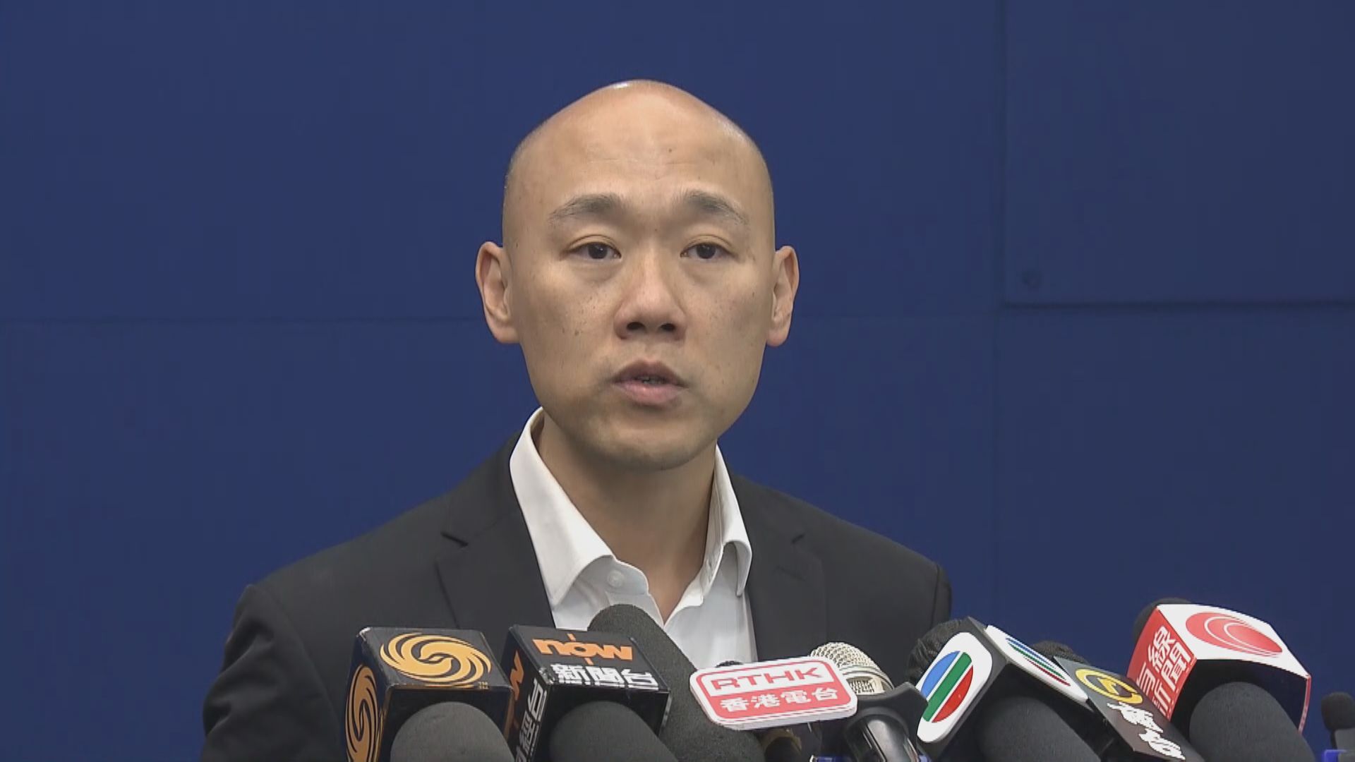 【足本全片】警方簡報政府總部外持刀傷人案