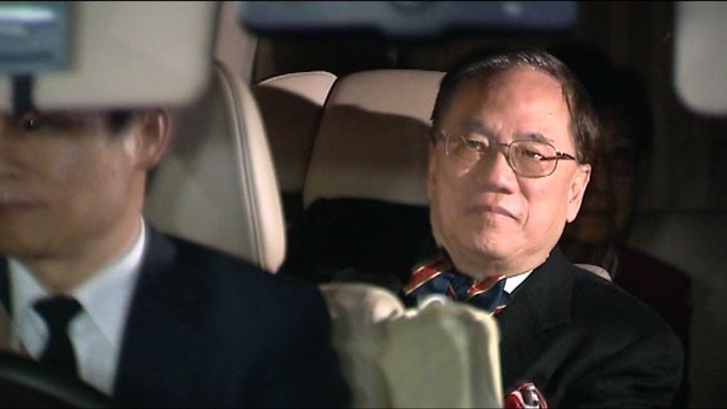 曾蔭權案　陪審團商議九小時仍未有裁決