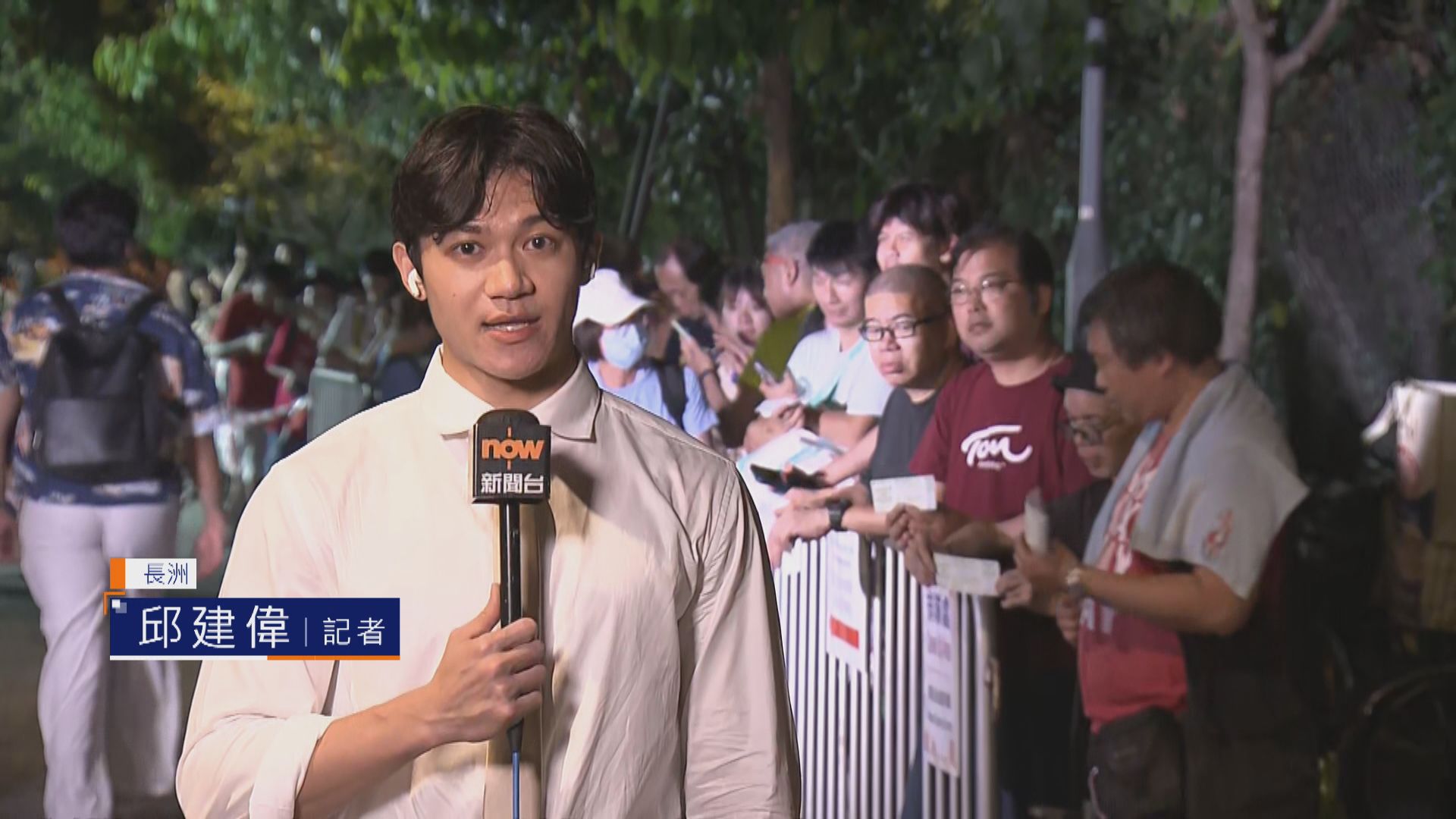 長洲直擊｜搶包山入場券開始派發　排頭位市民凌晨5時已開始排隊