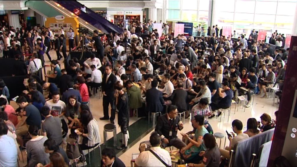 【有無咁誇？】海之戀首日賣樓　萬人空巷再現