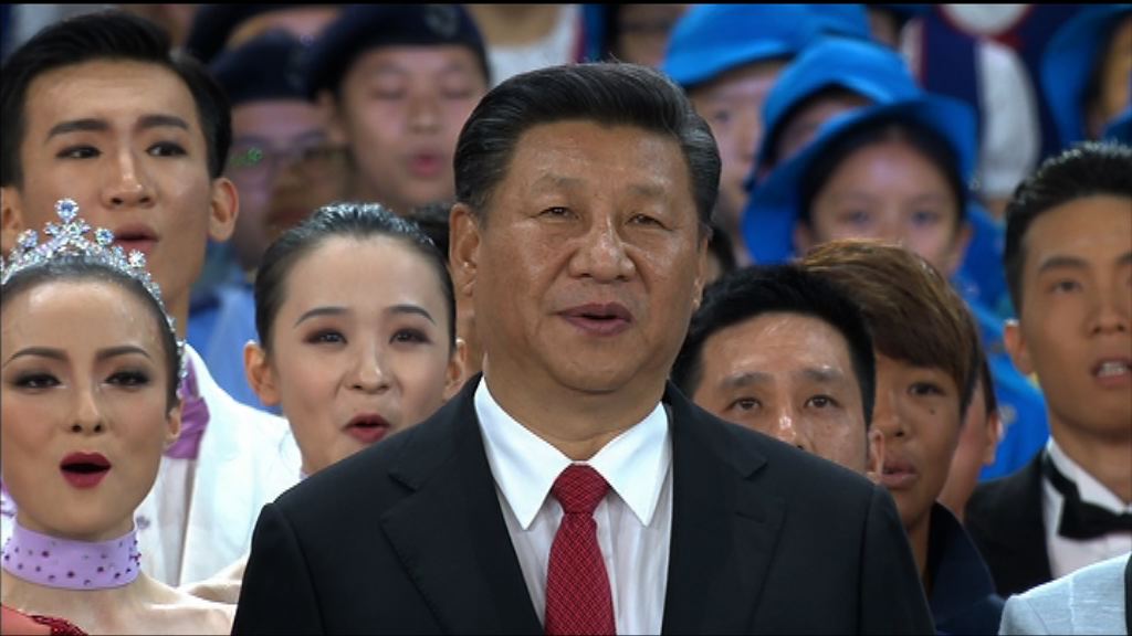 習近平文藝晚會台上唱《歌唱祖國》