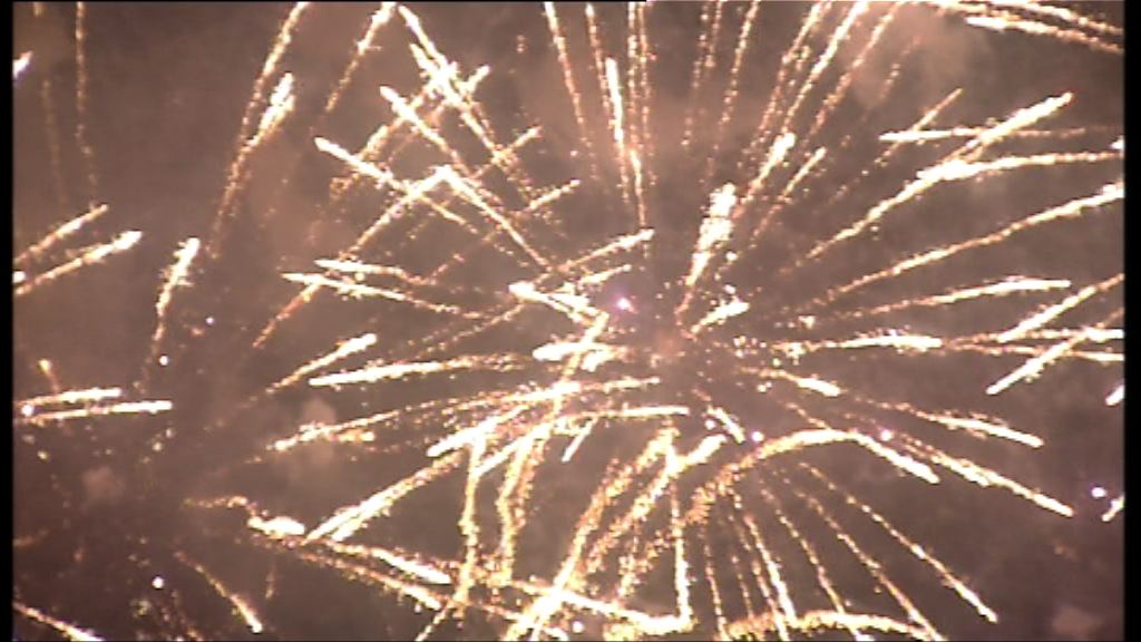 國慶煙花匯演在維港上演