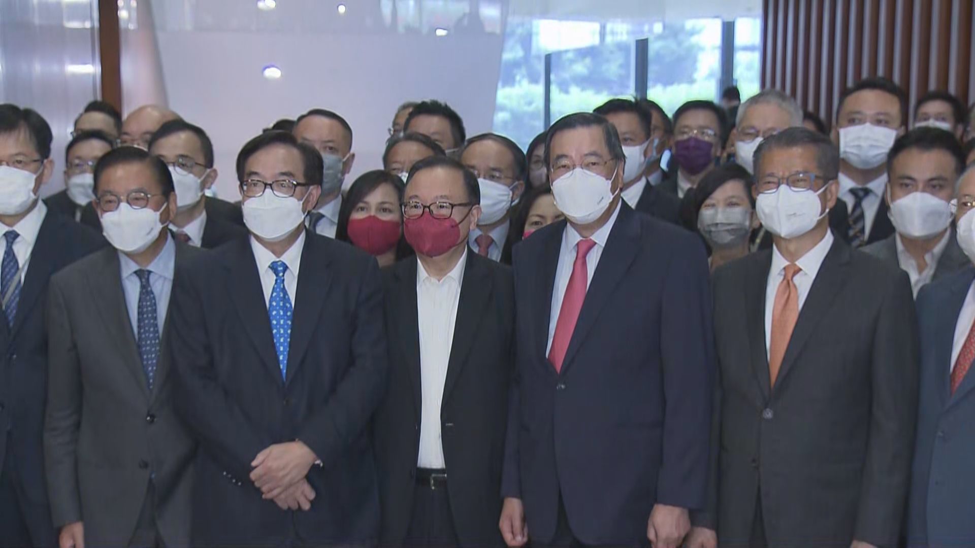 【股樓向下】陳茂波:本港短期經濟前景不樂觀