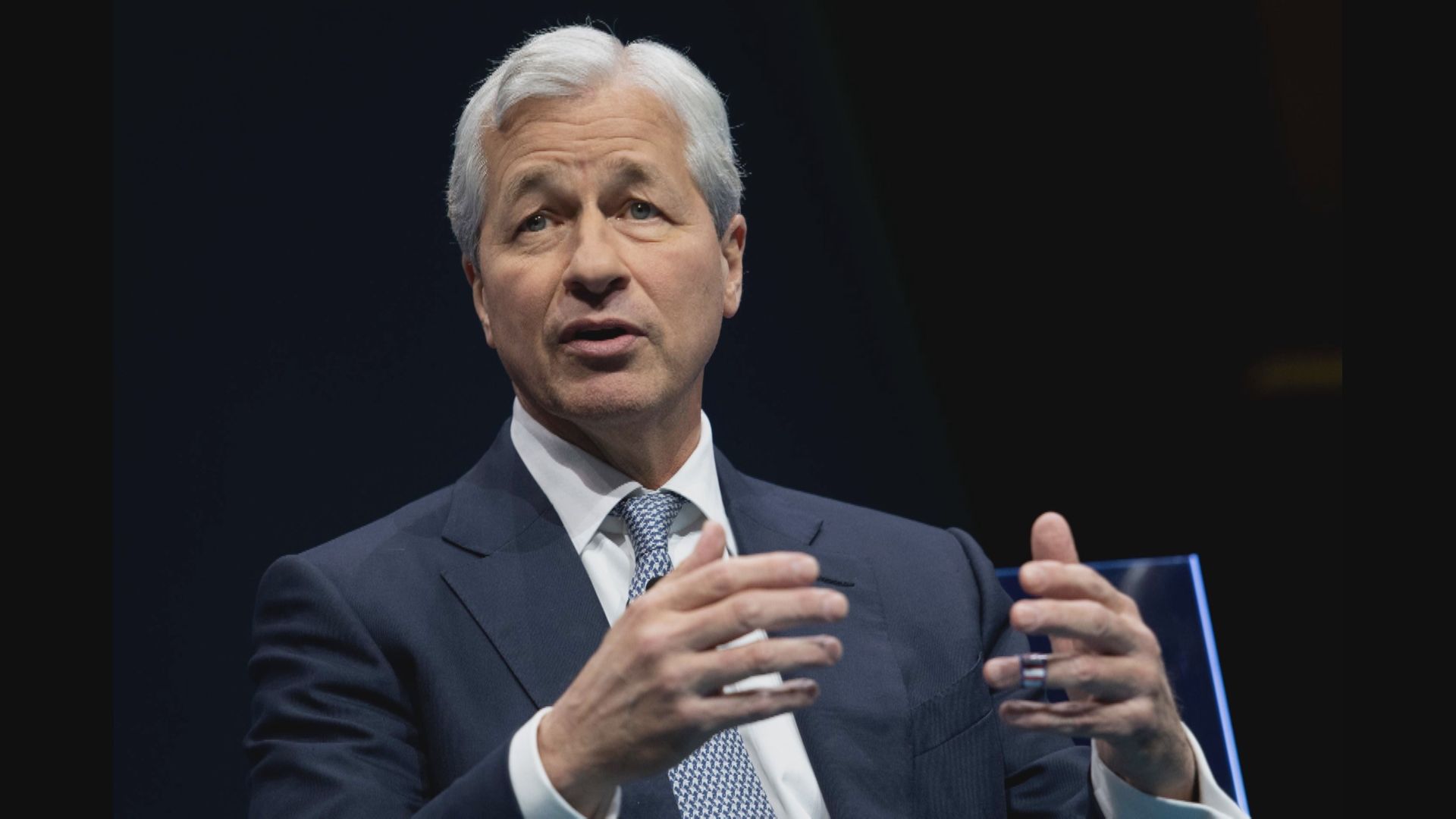 【現放緩跡象】摩通戴蒙警告:「經濟颶風」直撲美國