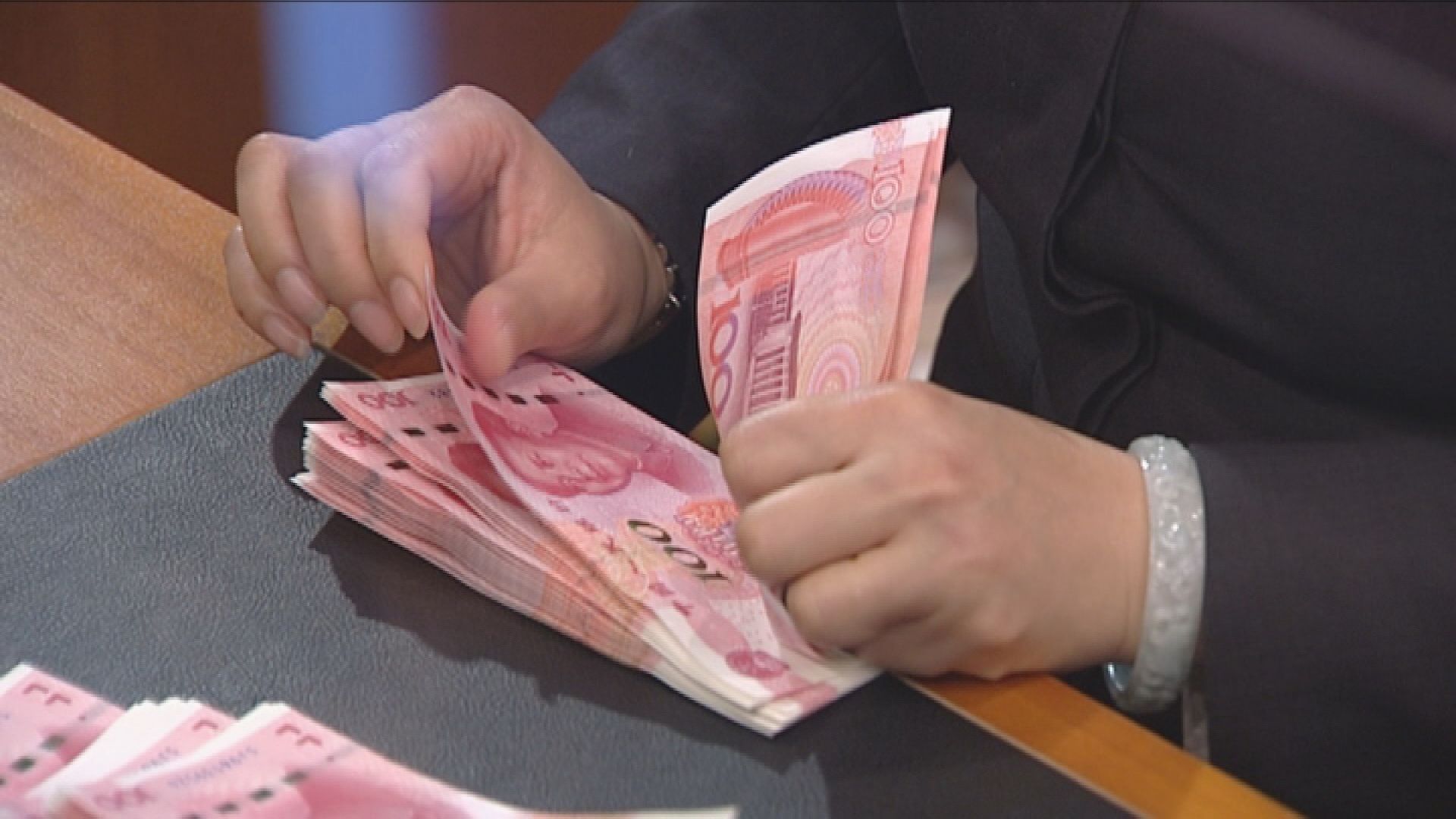 【人幣轉弱】在岸人幣見6.89