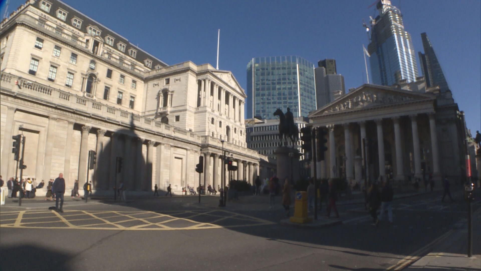 英倫銀行爆冷不加息  打殘滙控渣打股價