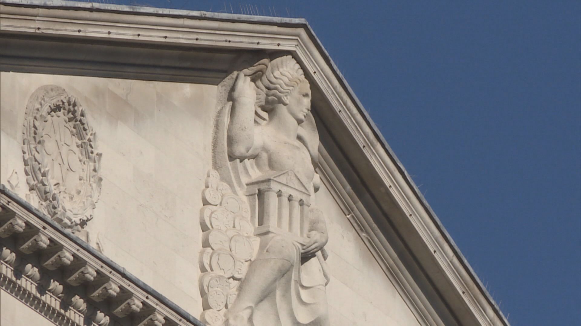 英撤銀行派息限制 滙控渣打有份