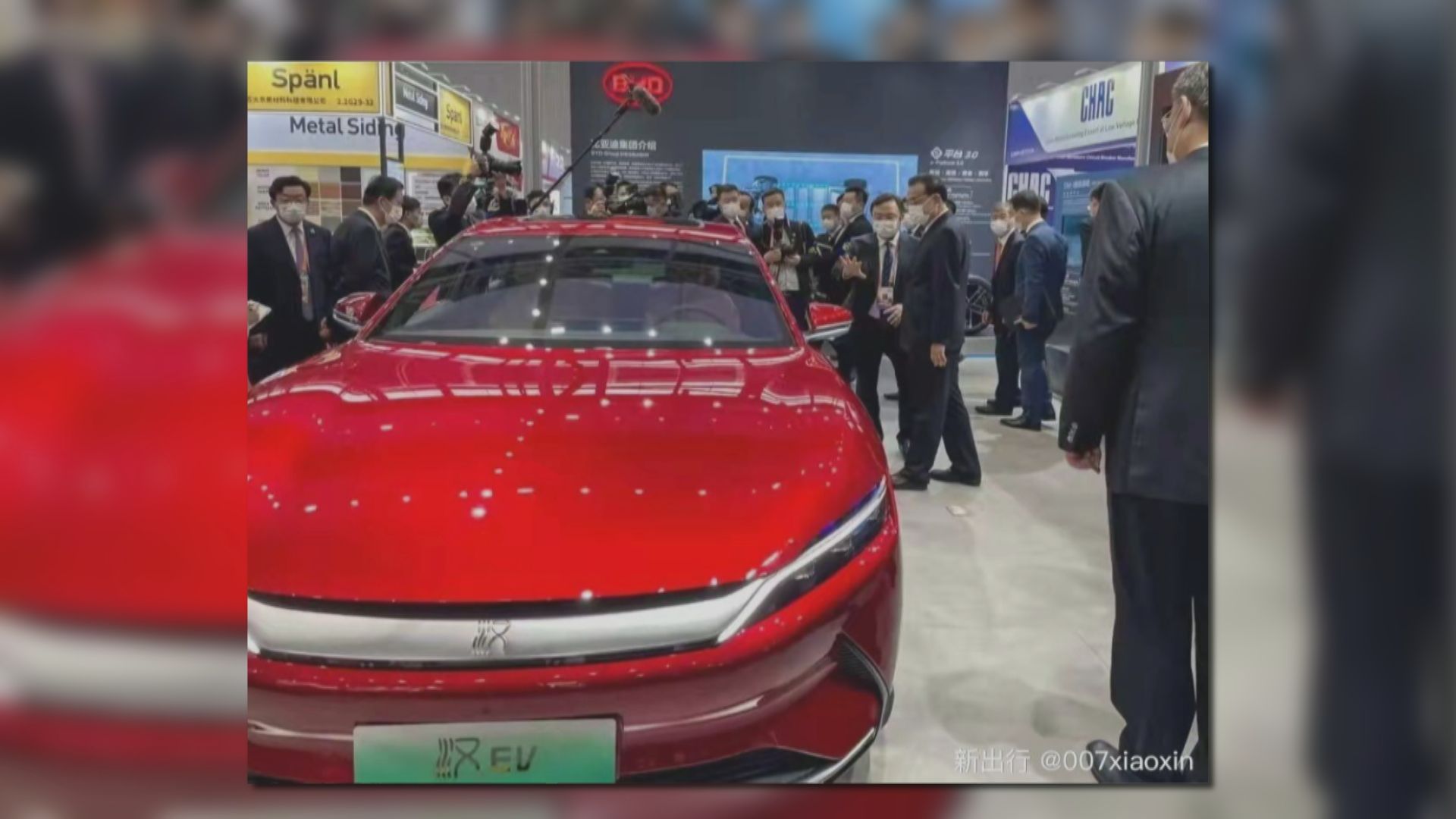 【總理巡視廣交會】王傳福向李克強介紹比亞迪業務