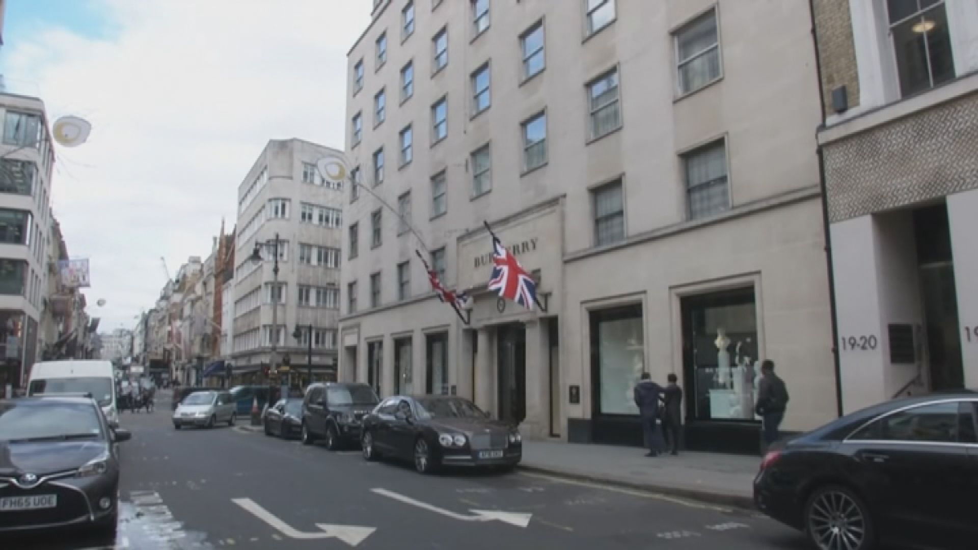 【冇時間表】Burberry擬發CDR參與滬倫通