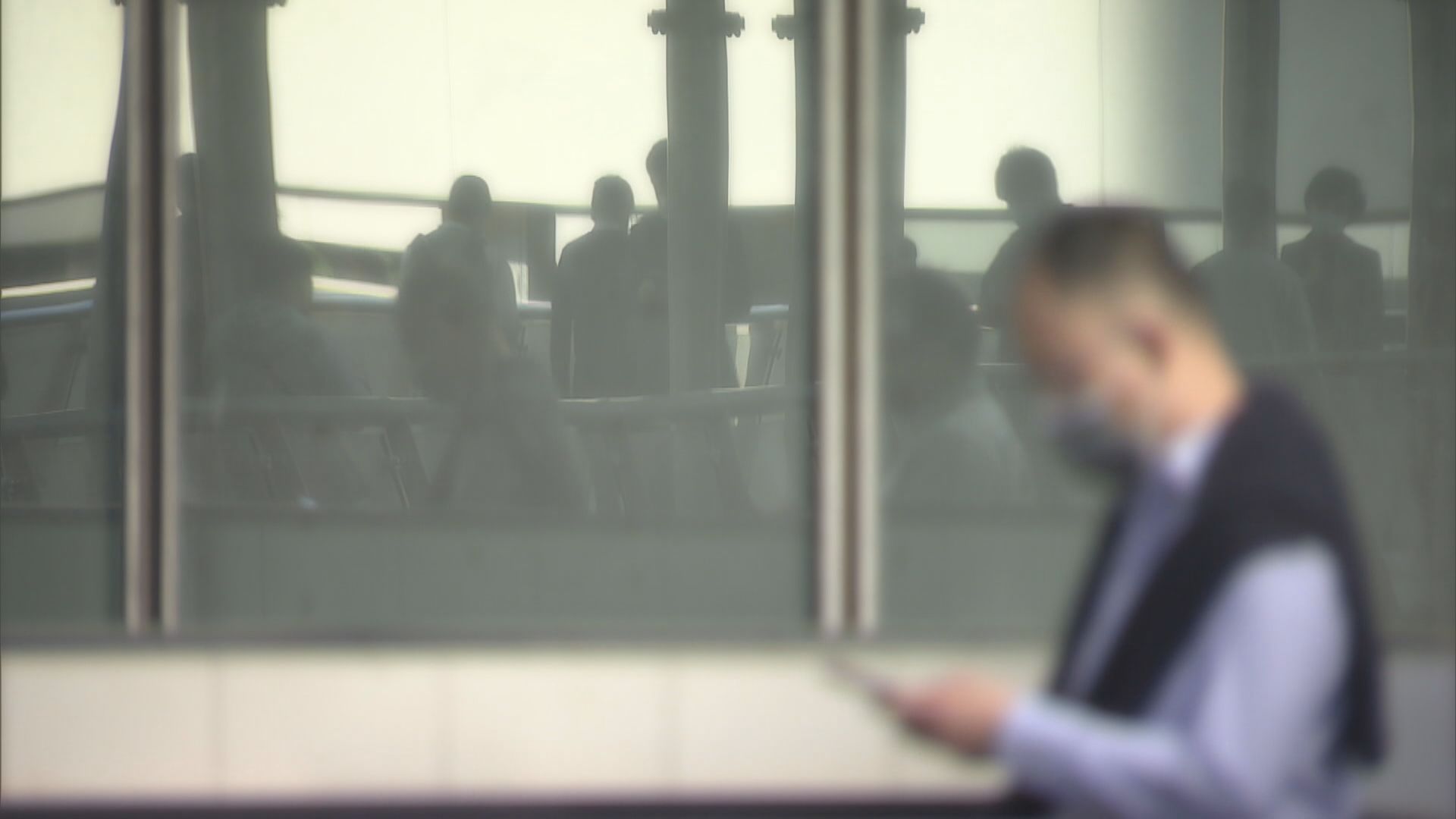 【資產七成係磚頭】花旗調查：港千萬富翁減少15%  每13人有1個