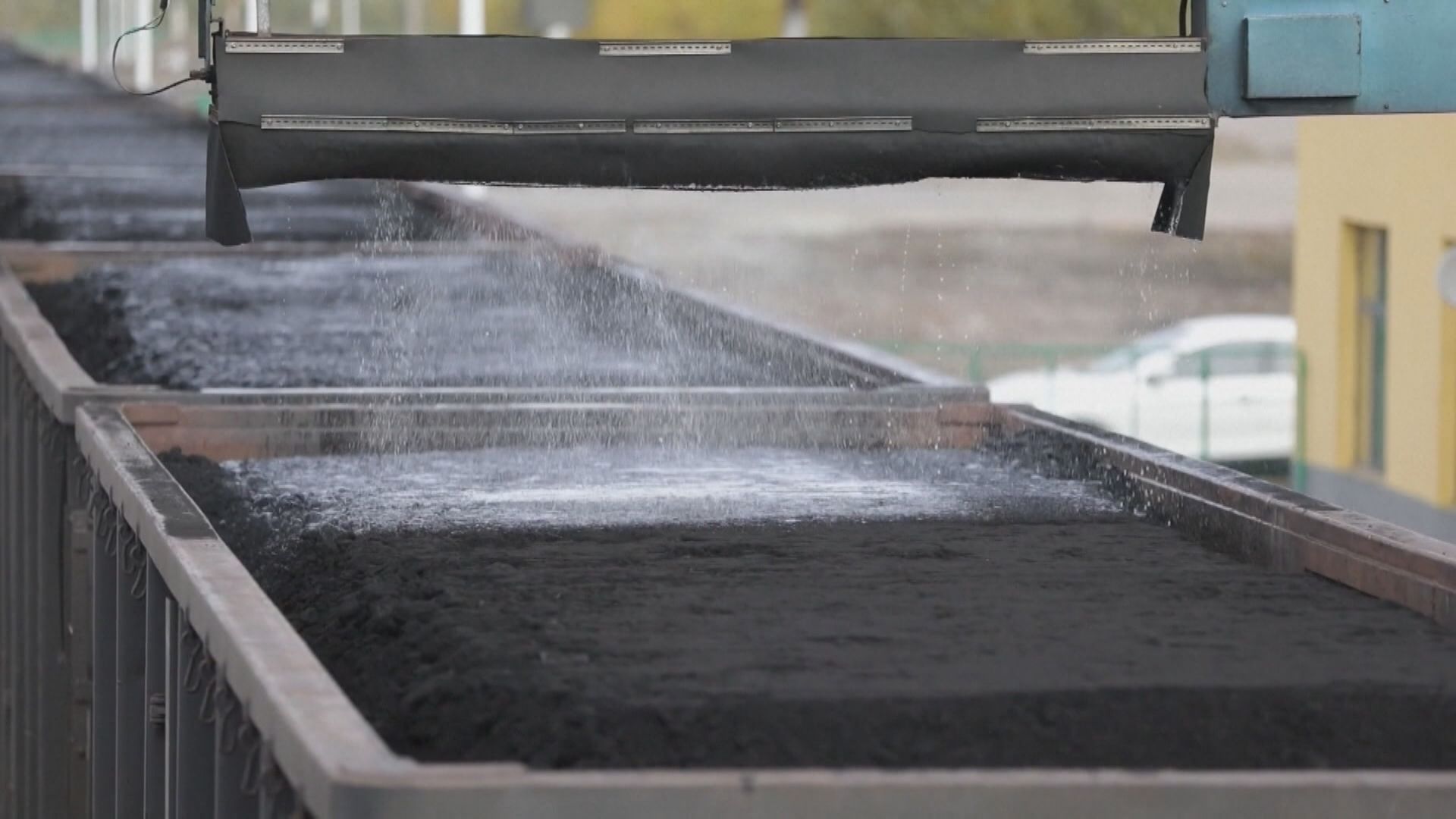 發改委研煤企抬價、牟暴利界定標準 震散煤價