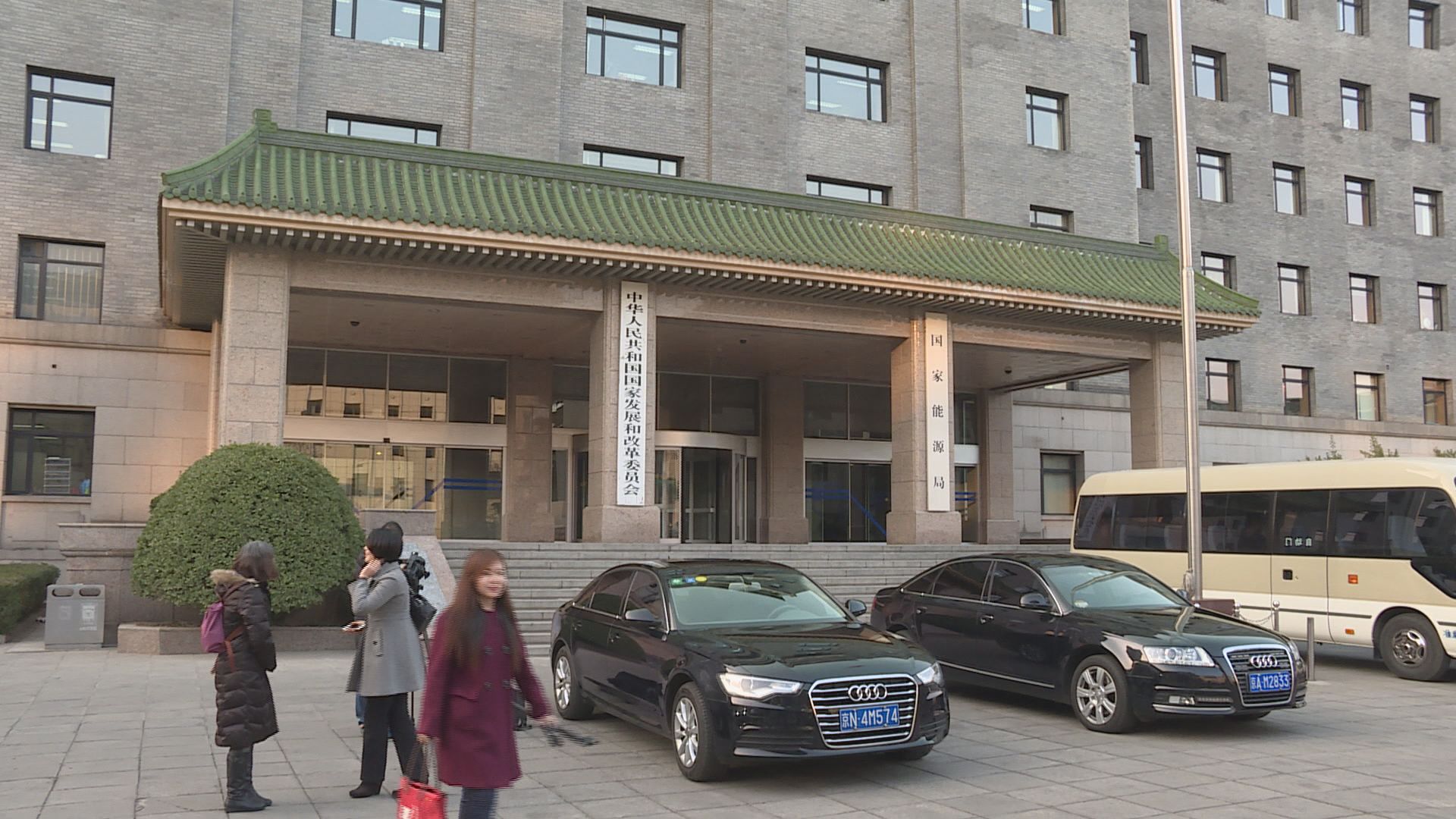 【銷量急跌】發改委：汽車購置稅暫不減半