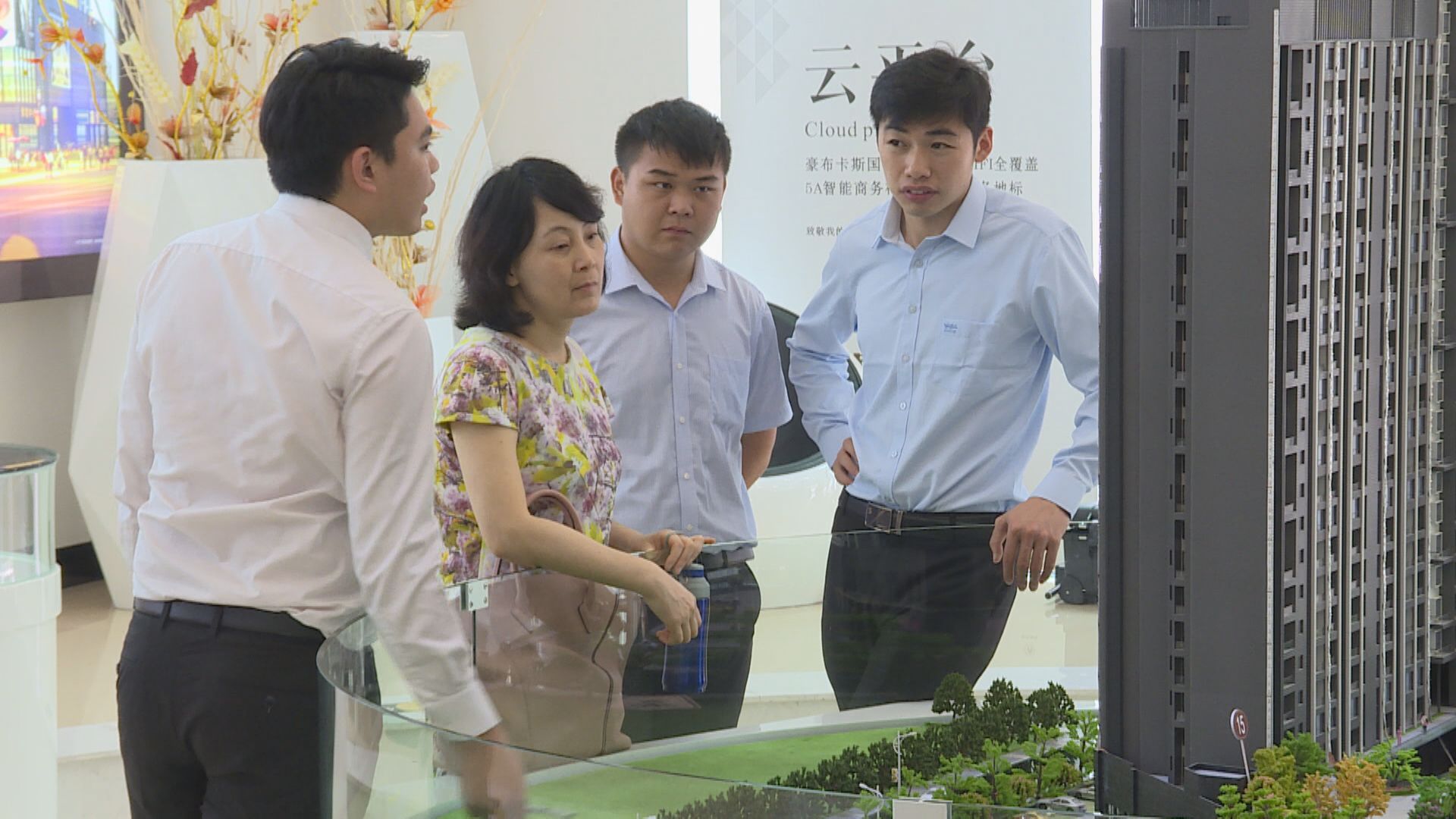 【打救內房】彭博:內地擬放寬房企「三條紅線」考核及槓桿限制