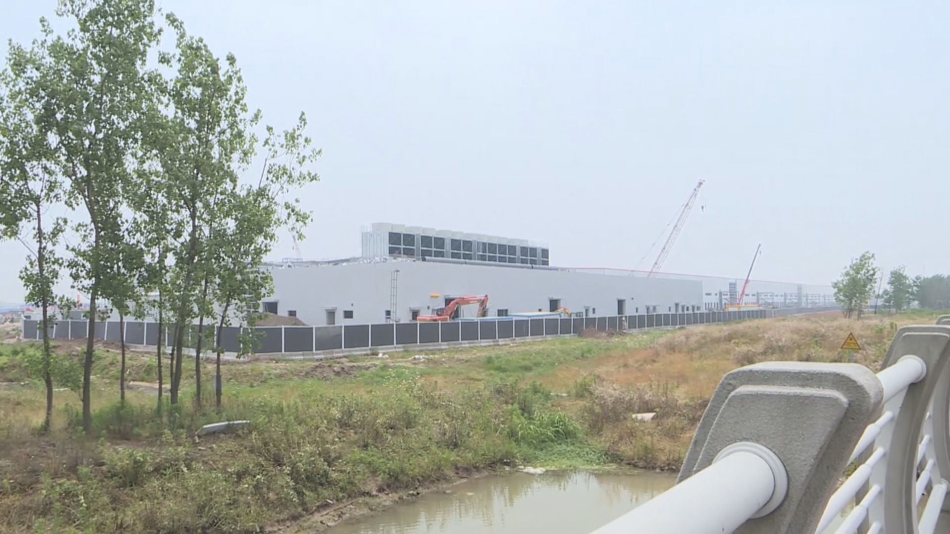 【中國業務】路透：Tesla已獲數家中資銀行貸款14億美元