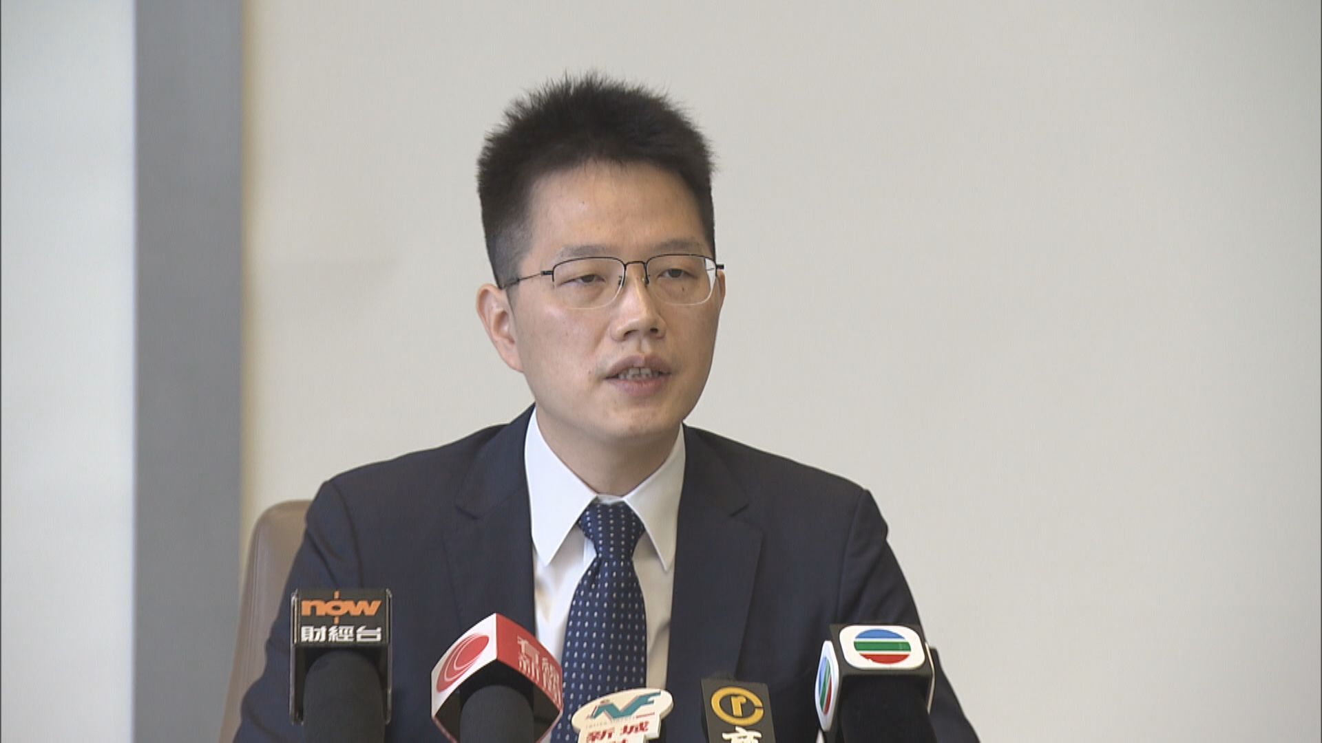 【內房回暖？】花旗上調內地明年經濟增長預測至6.1%