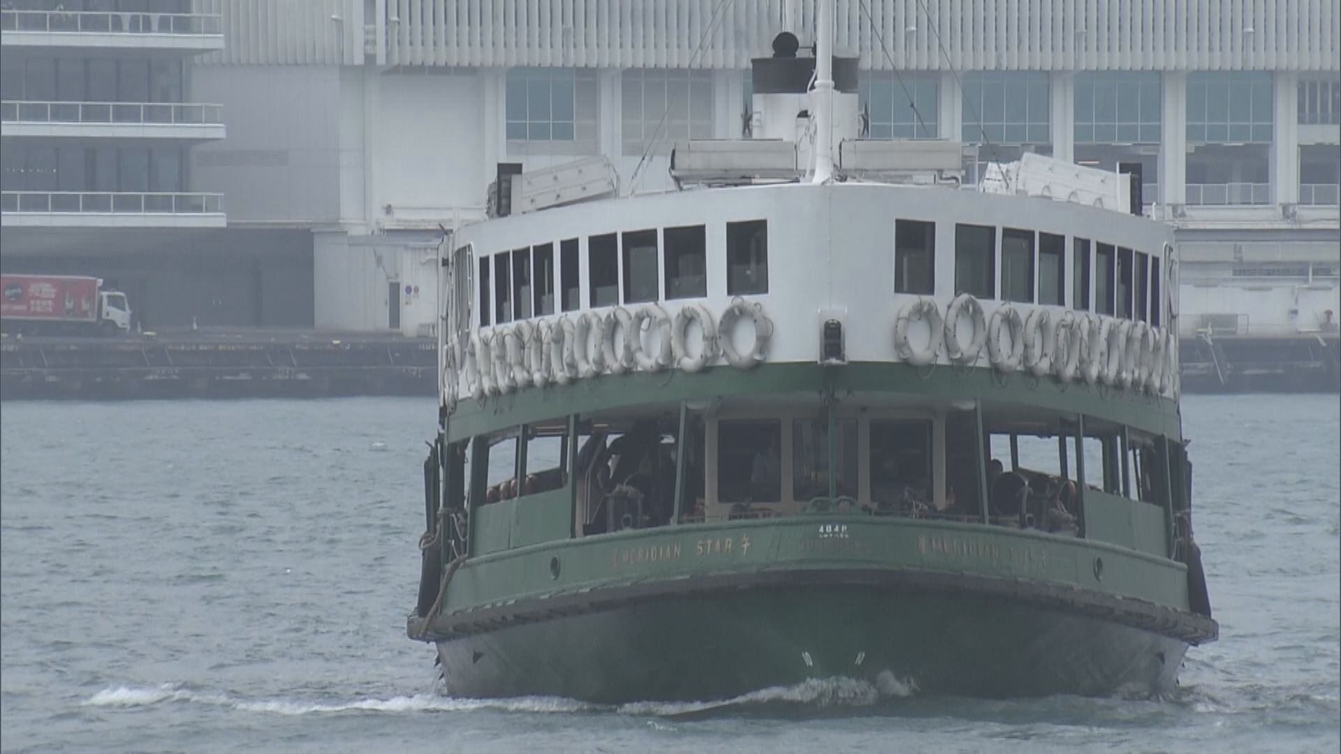 【天星小輪今加價】市民:樣樣加埋就唔係小數目  旅客:冇乜影響