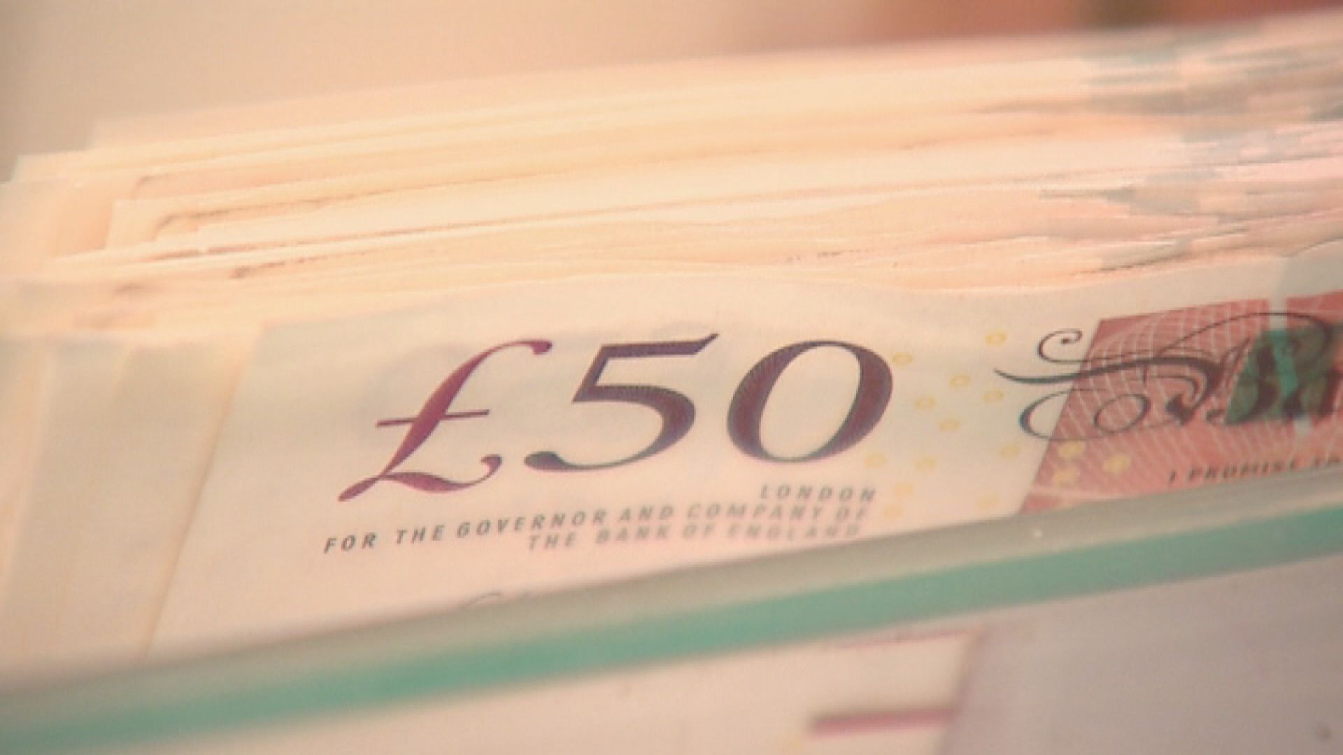 【恐穿1算】英國推50年來最辣減稅方案  英鎊創新低