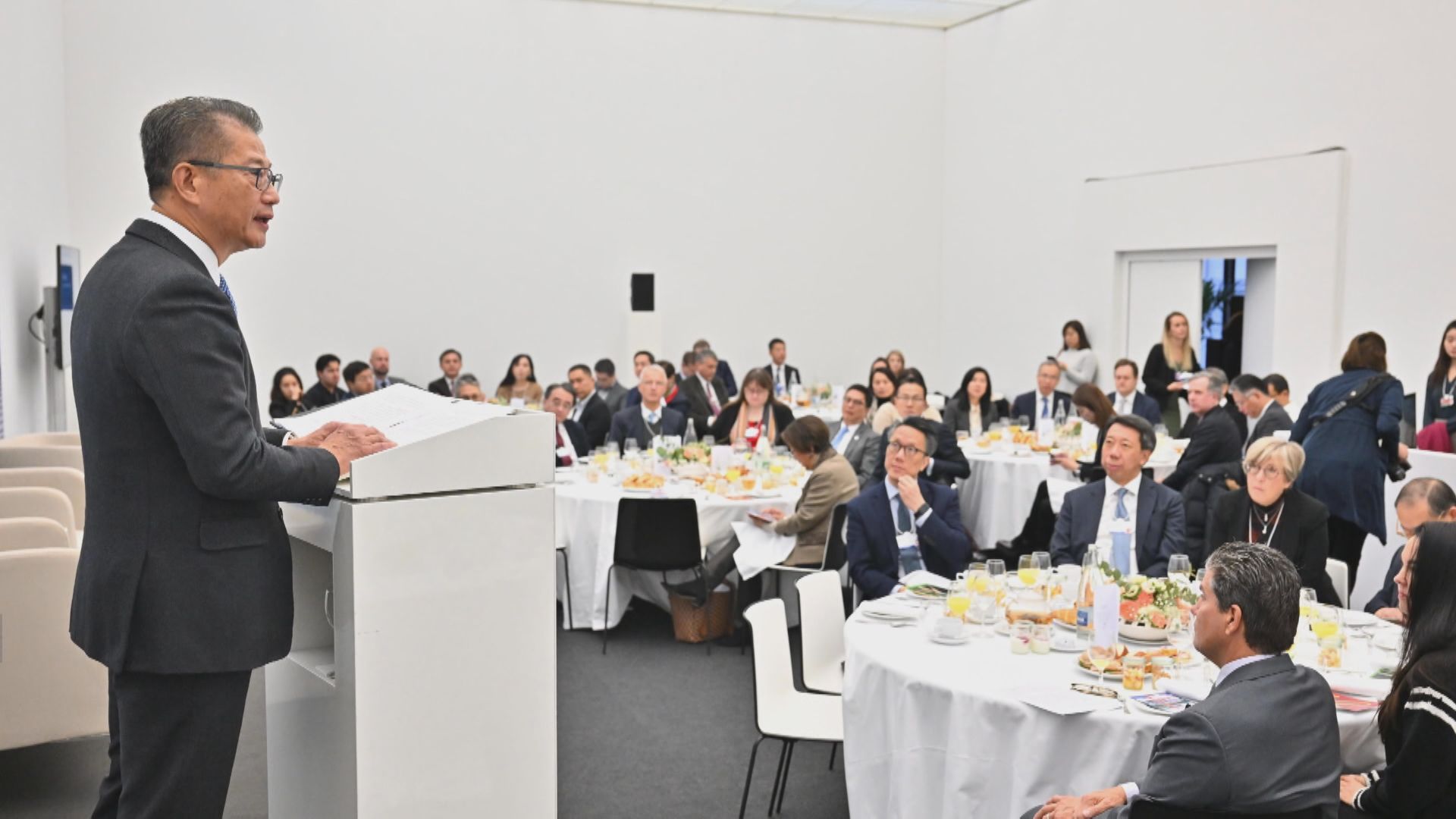 【唱好香港】陳茂波:經濟將強勁反彈 冀吸中東企業來港上市