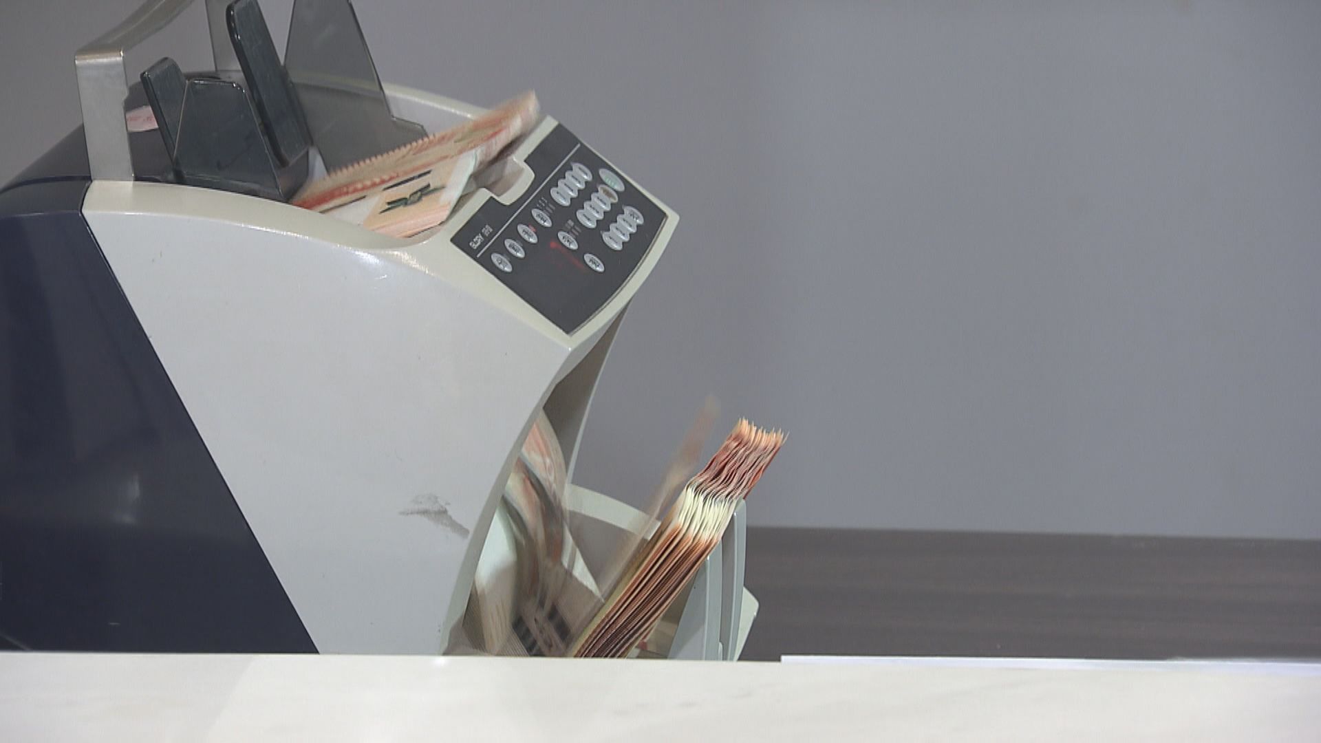 金管局入市 沽15.5億港元