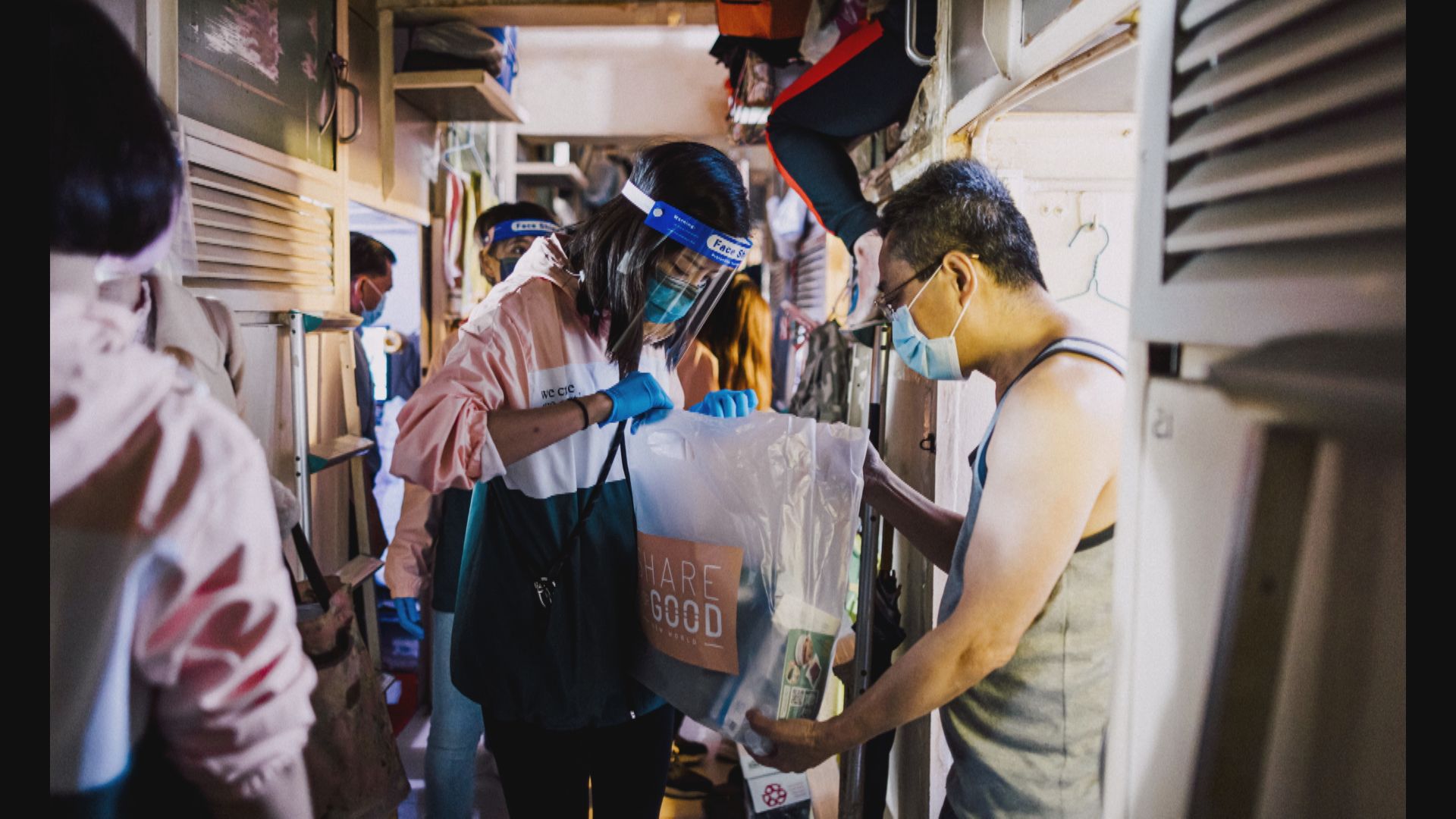 【支援抗疫】新世界及香港電訊等捐快測包、平板電腦等予基層學生