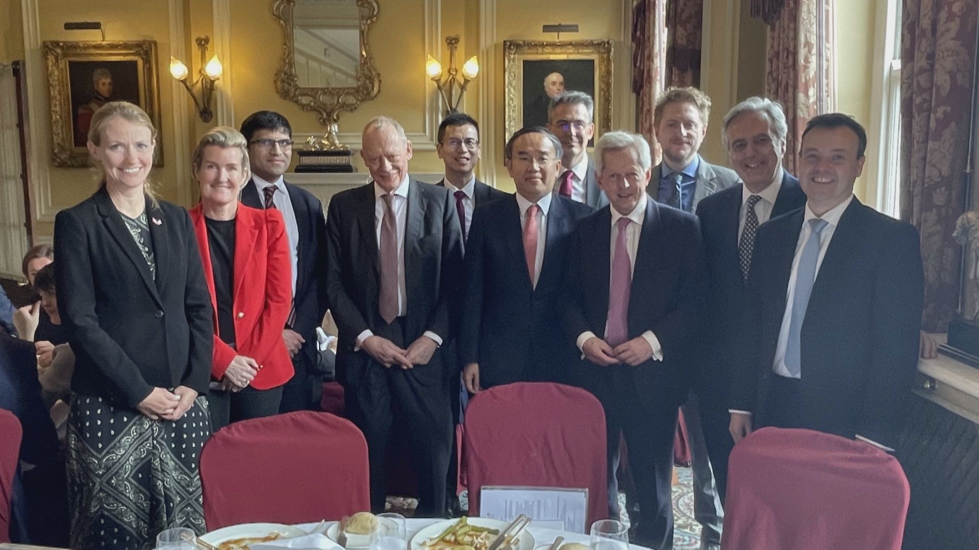 【官員外訪】許正宇在倫敦與英國高級官員會面