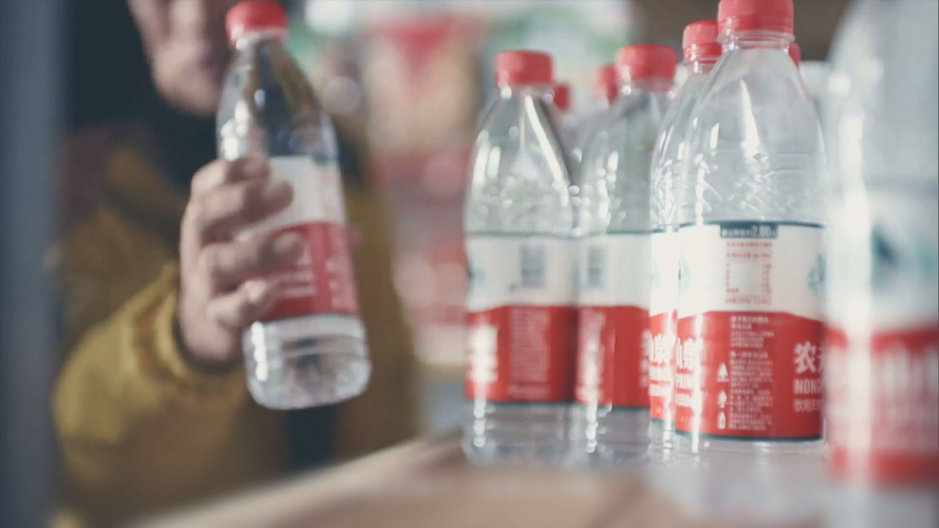 農夫山泉超購逾1100倍 凍資逾6400億