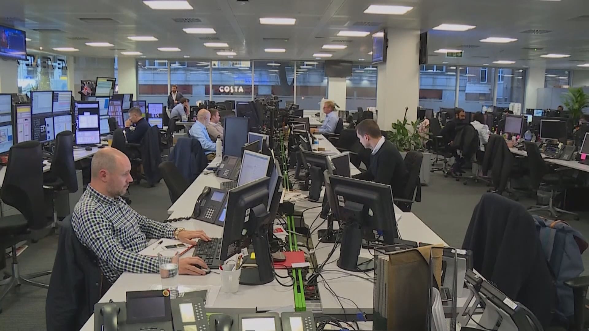 【美軍空襲】中東局勢緊張 道期向下、資金避險