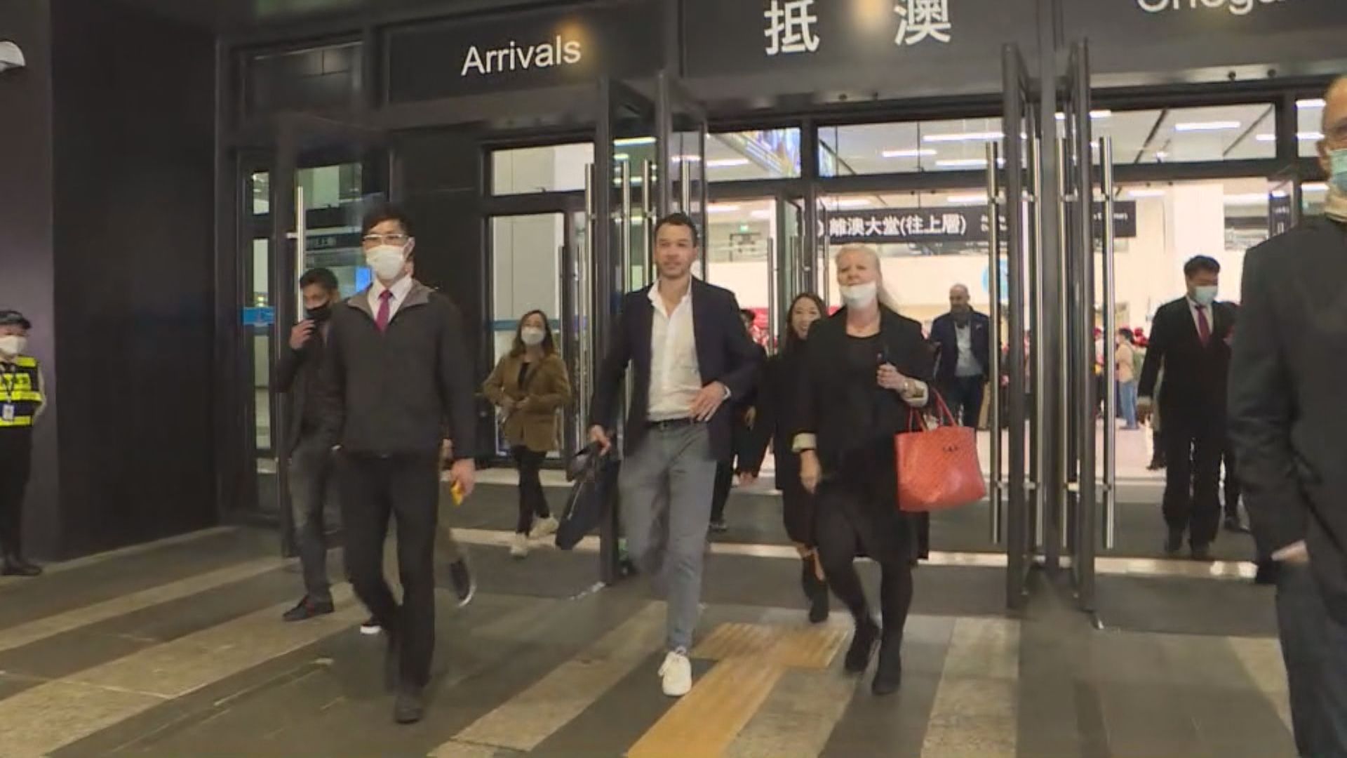 【放寬防疫】澳門今起撤戶外口罩令 遊客指利旅遊業