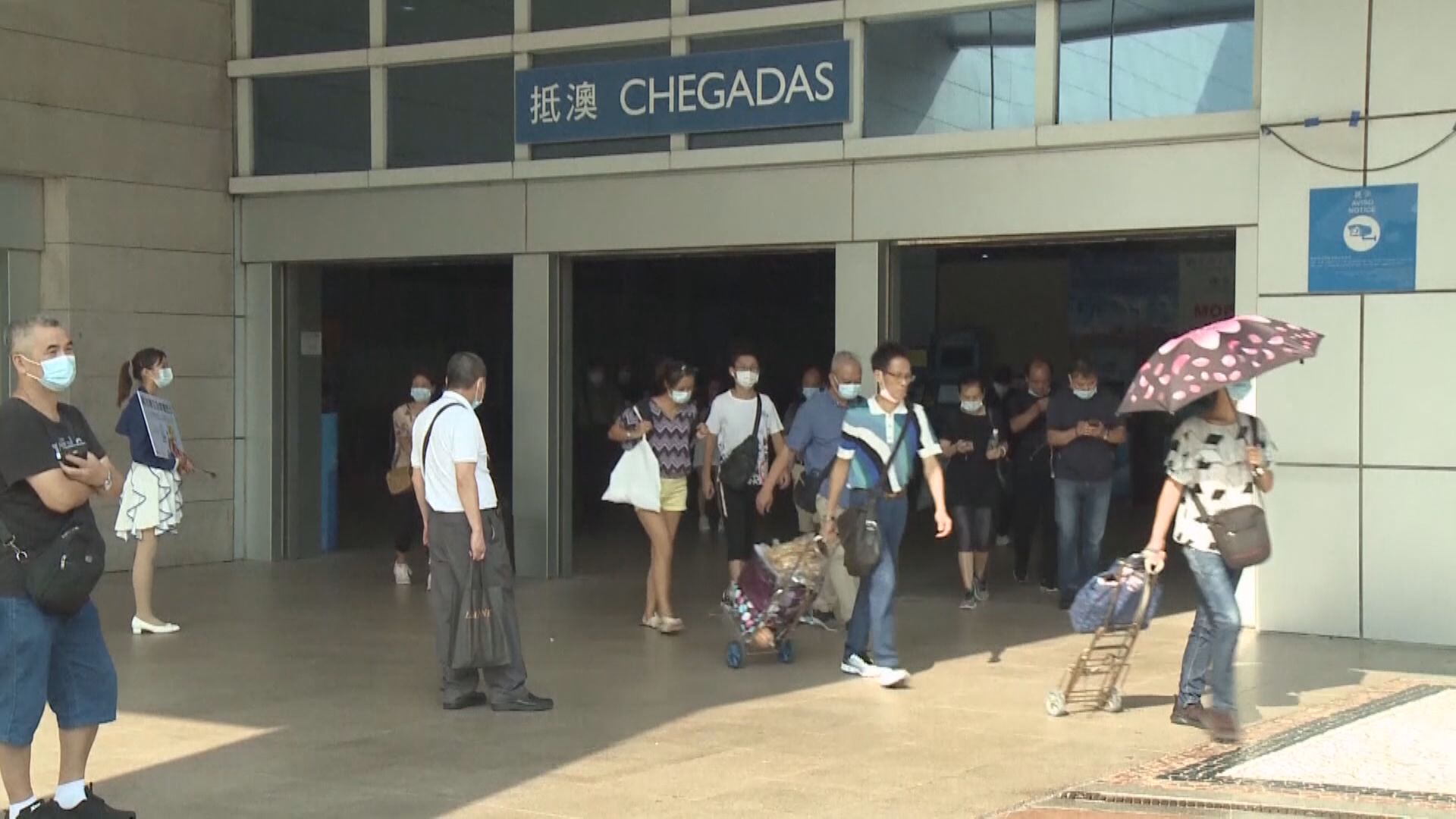 【倘疫情緩和】賀一誠:力爭暑假推「7+7」隔離措施