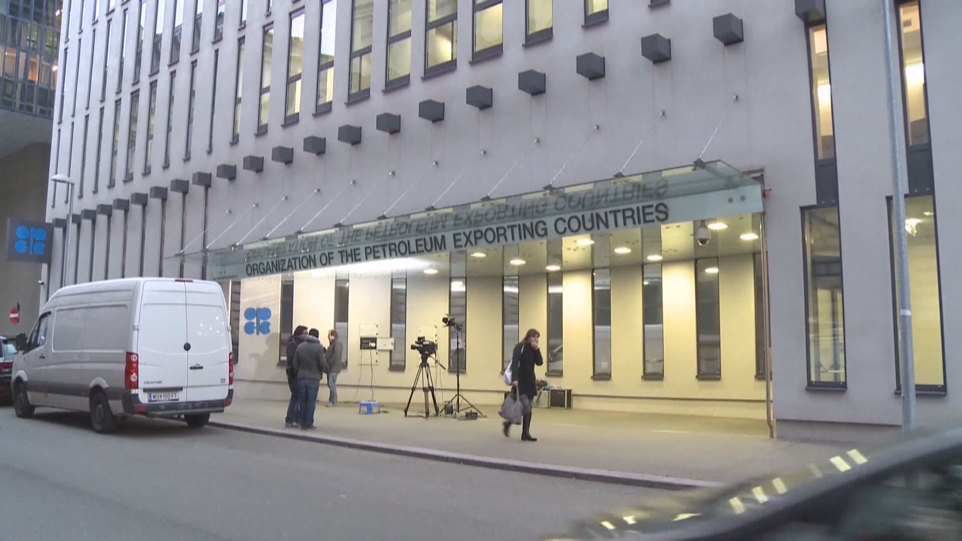 【原油價格戰】油組及盟友推遲開會 油價曾瀉逾10%