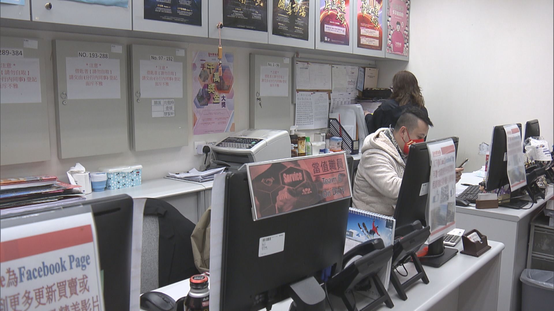 夫婦睇樓代理「一對一」分開睇免「犯聚」