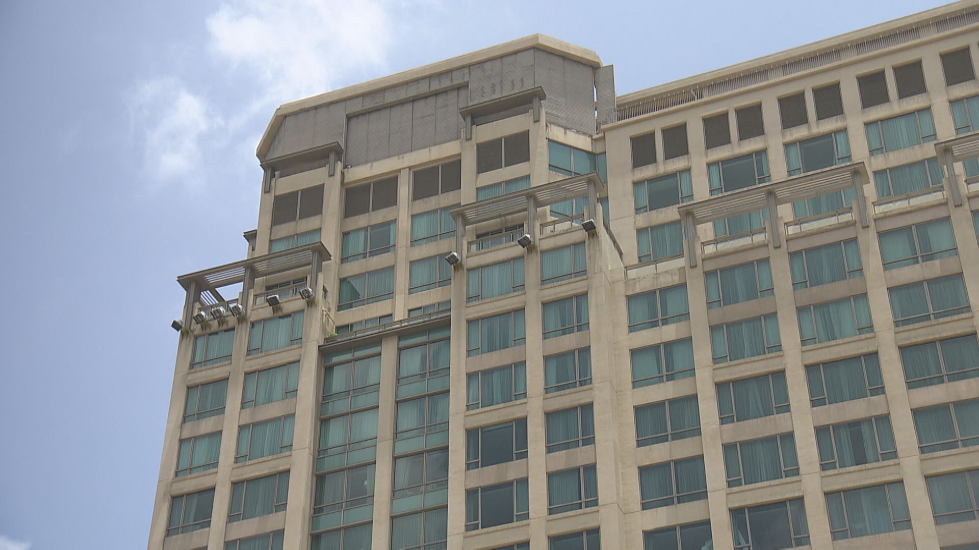 林鄭今午晤地建會傾撥隔離酒店